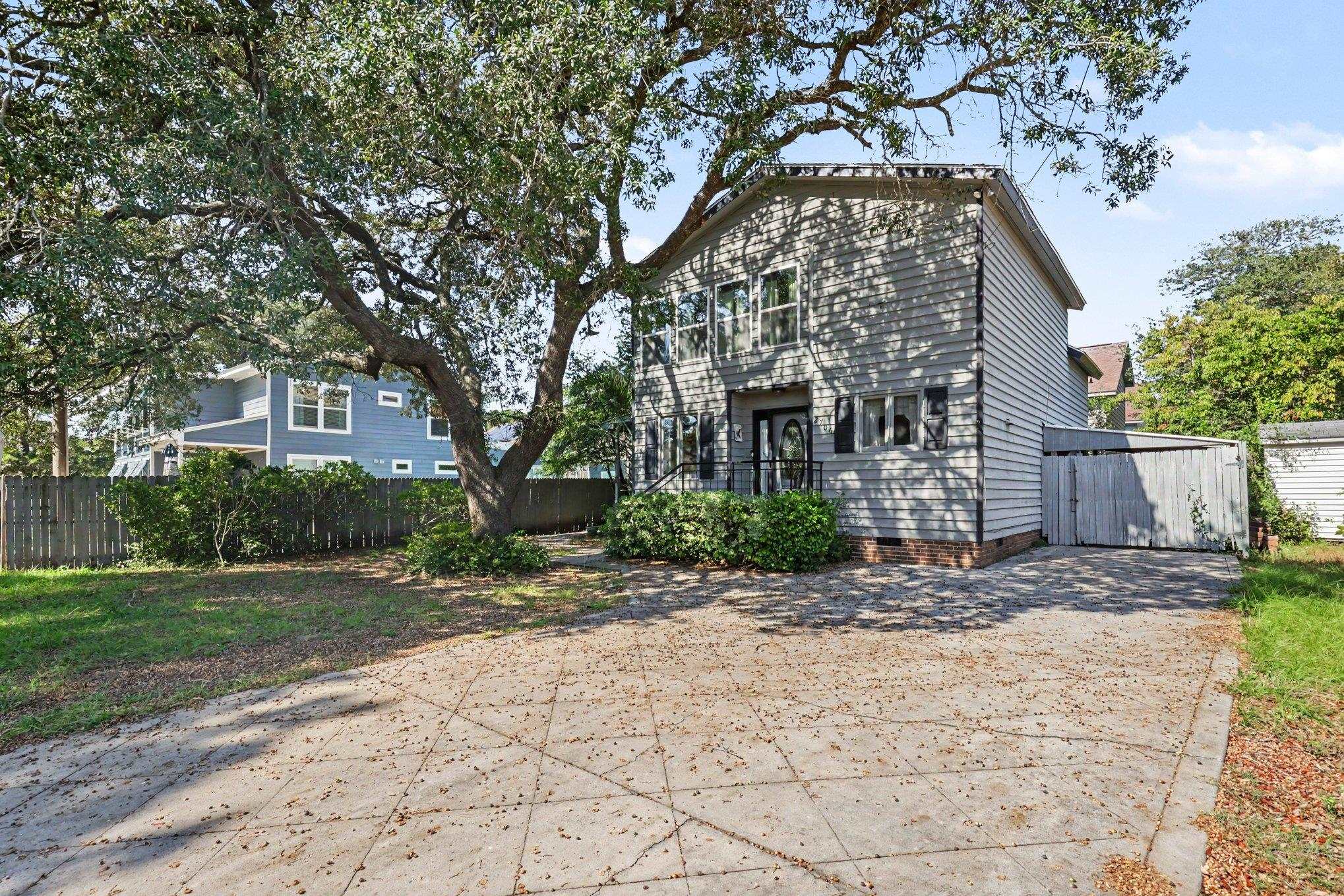 2706 Havens Dr. Property Photo 2