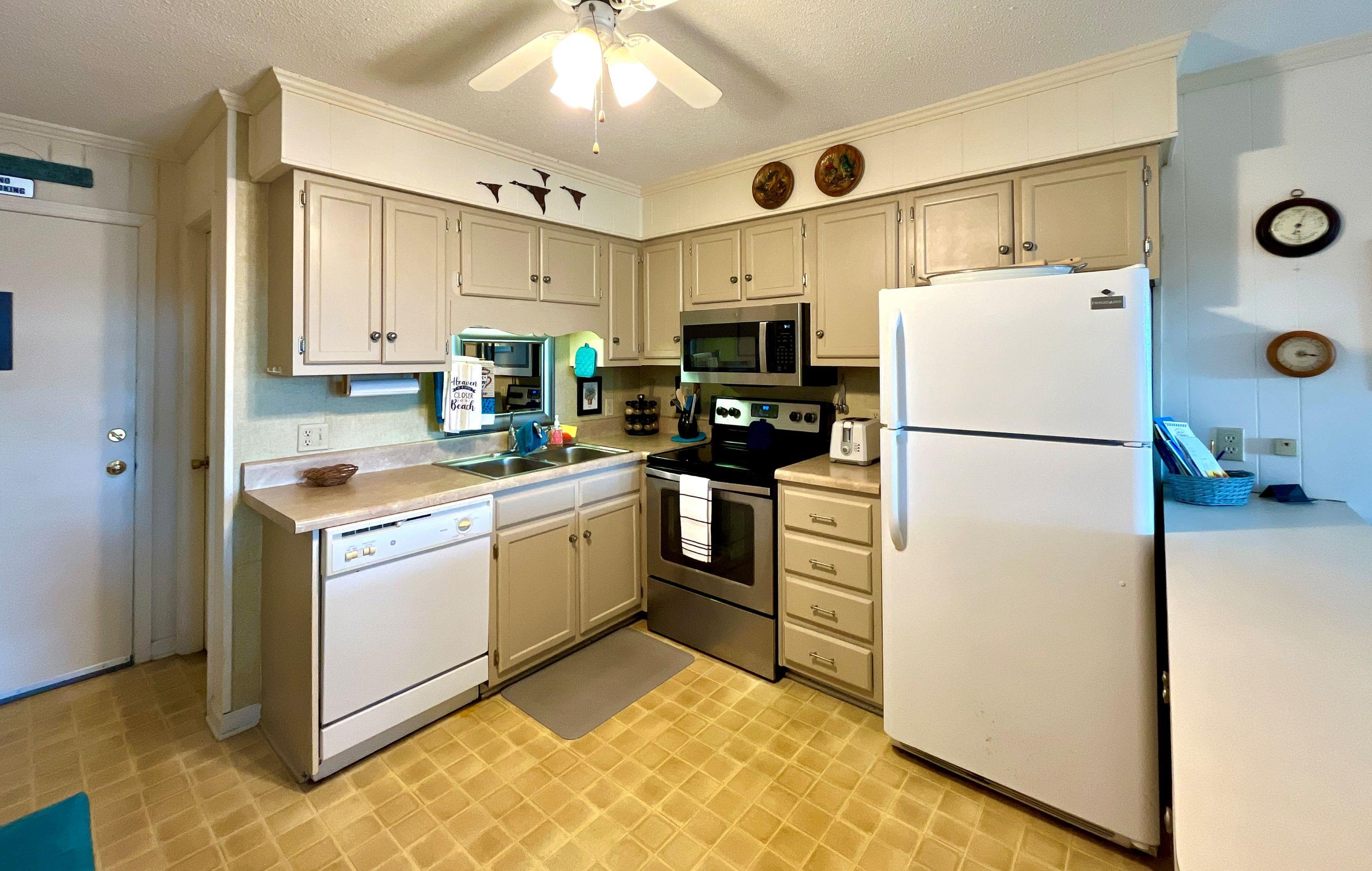 9660 Shore Dr. Property Photo 5