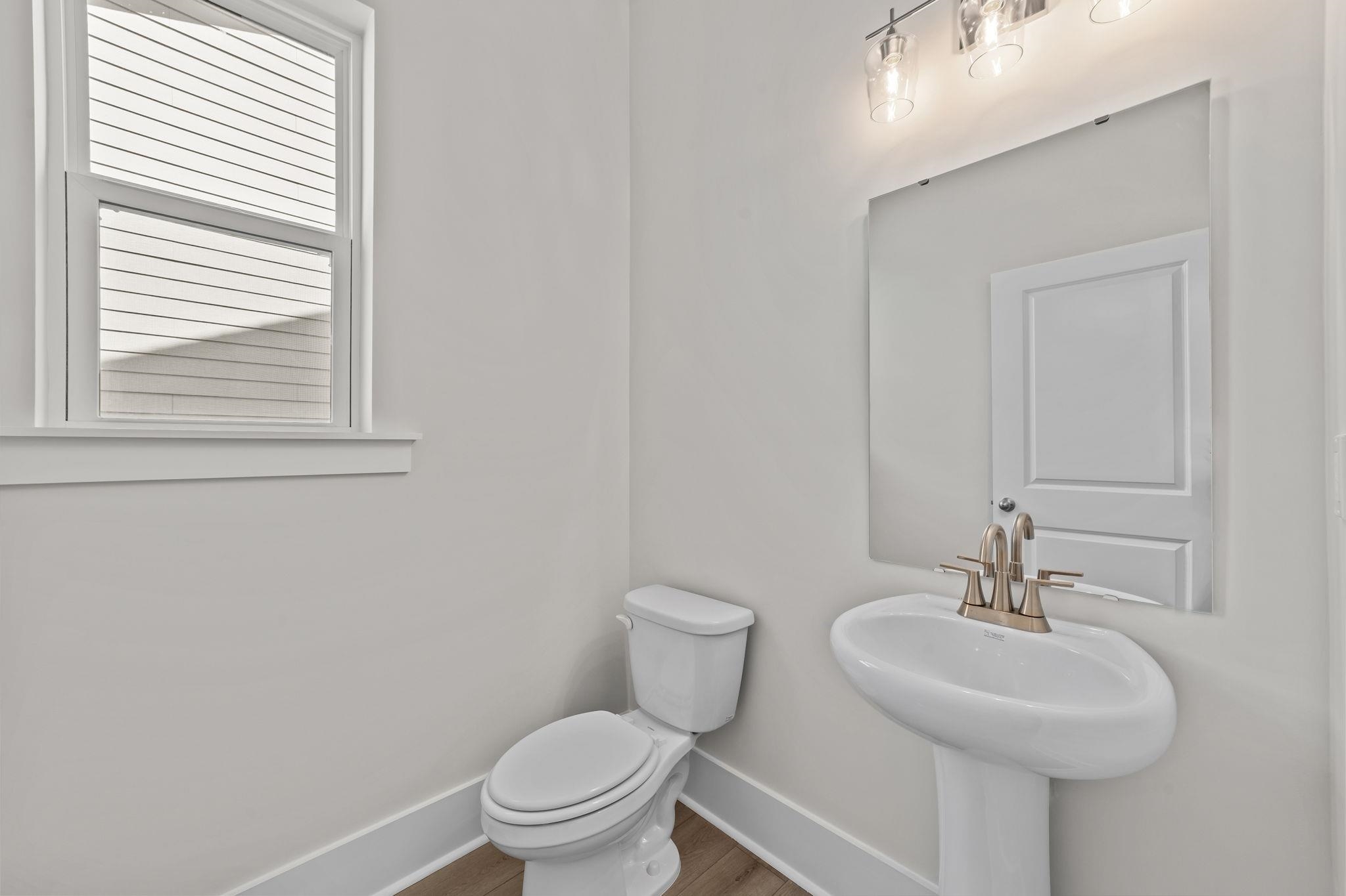 552 Waters Edge Dr. Property Photo 7