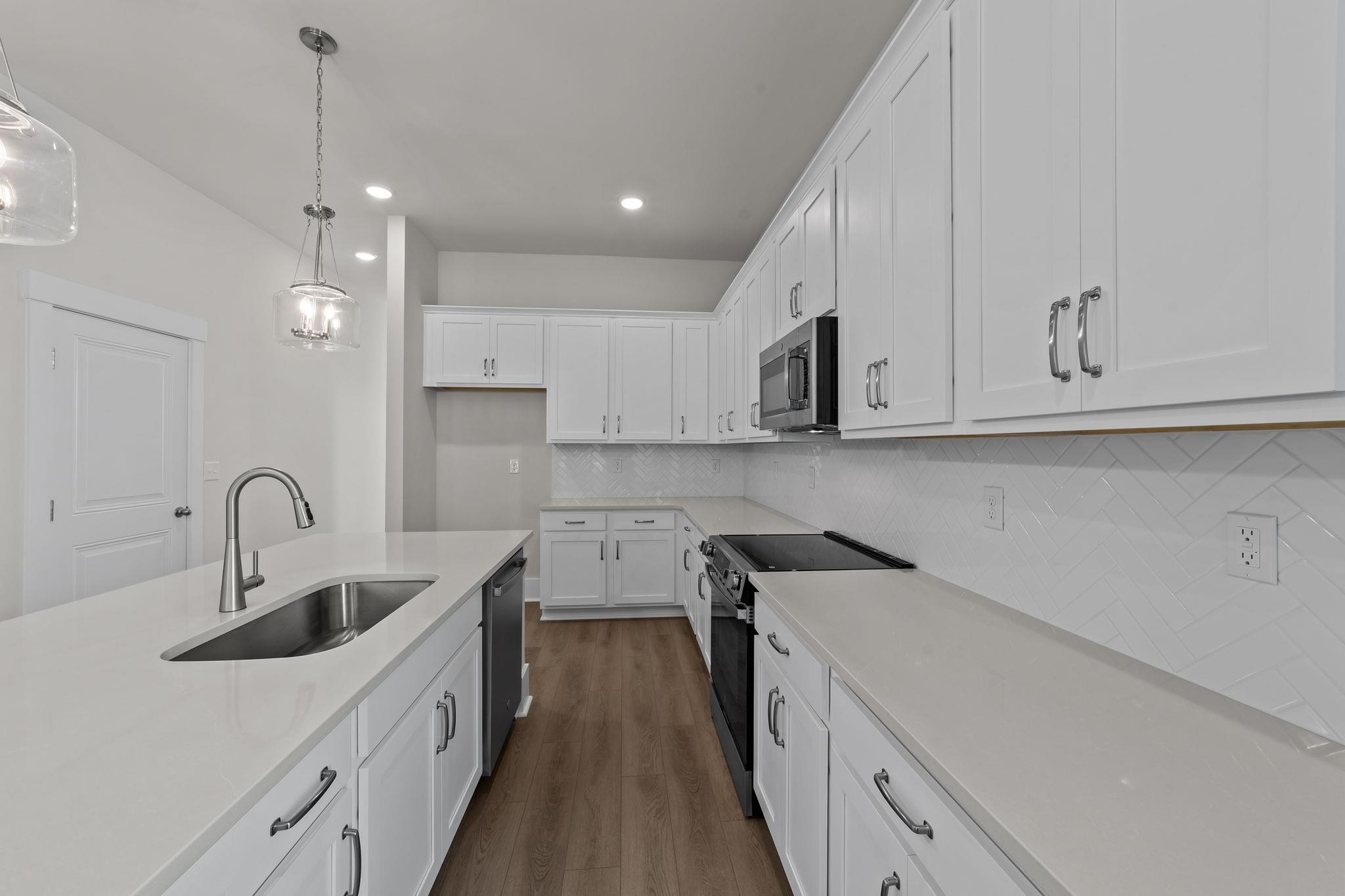 552 Waters Edge Dr. Property Photo 10