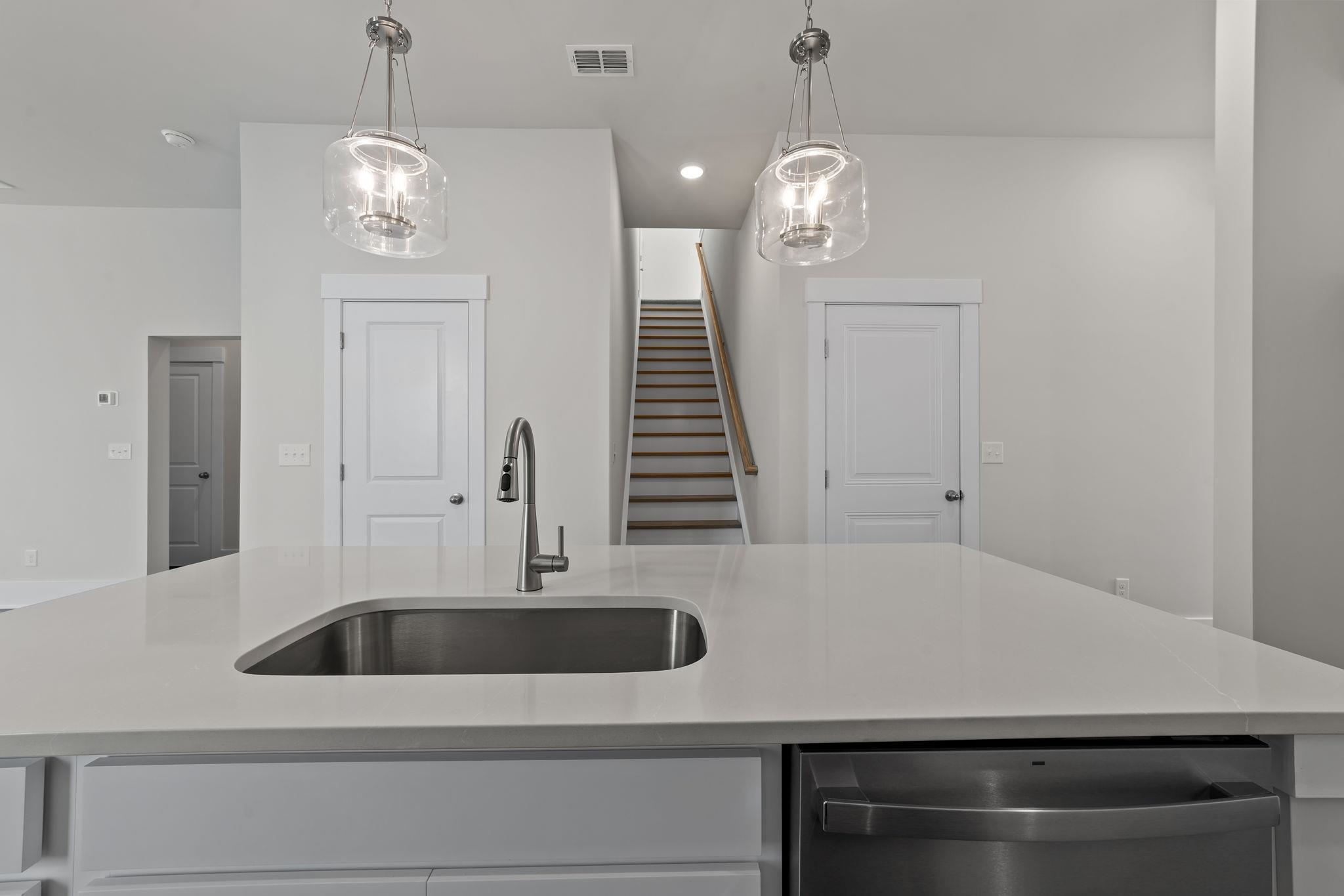 552 Waters Edge Dr. Property Photo 12