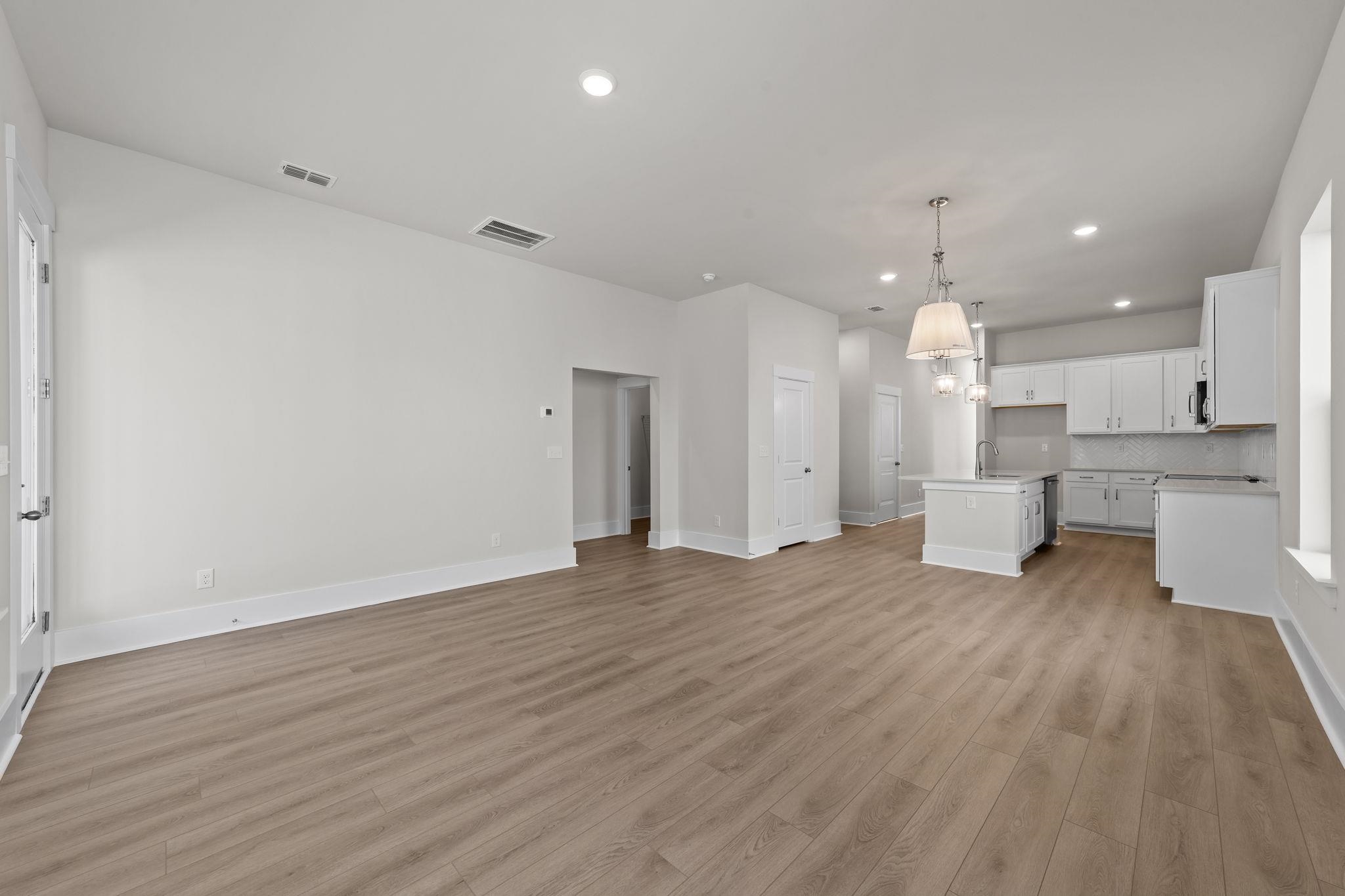 552 Waters Edge Dr. Property Photo 14