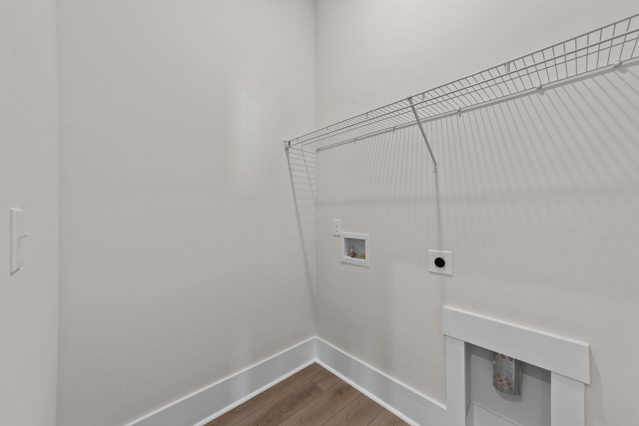 552 Waters Edge Dr. Property Photo 16