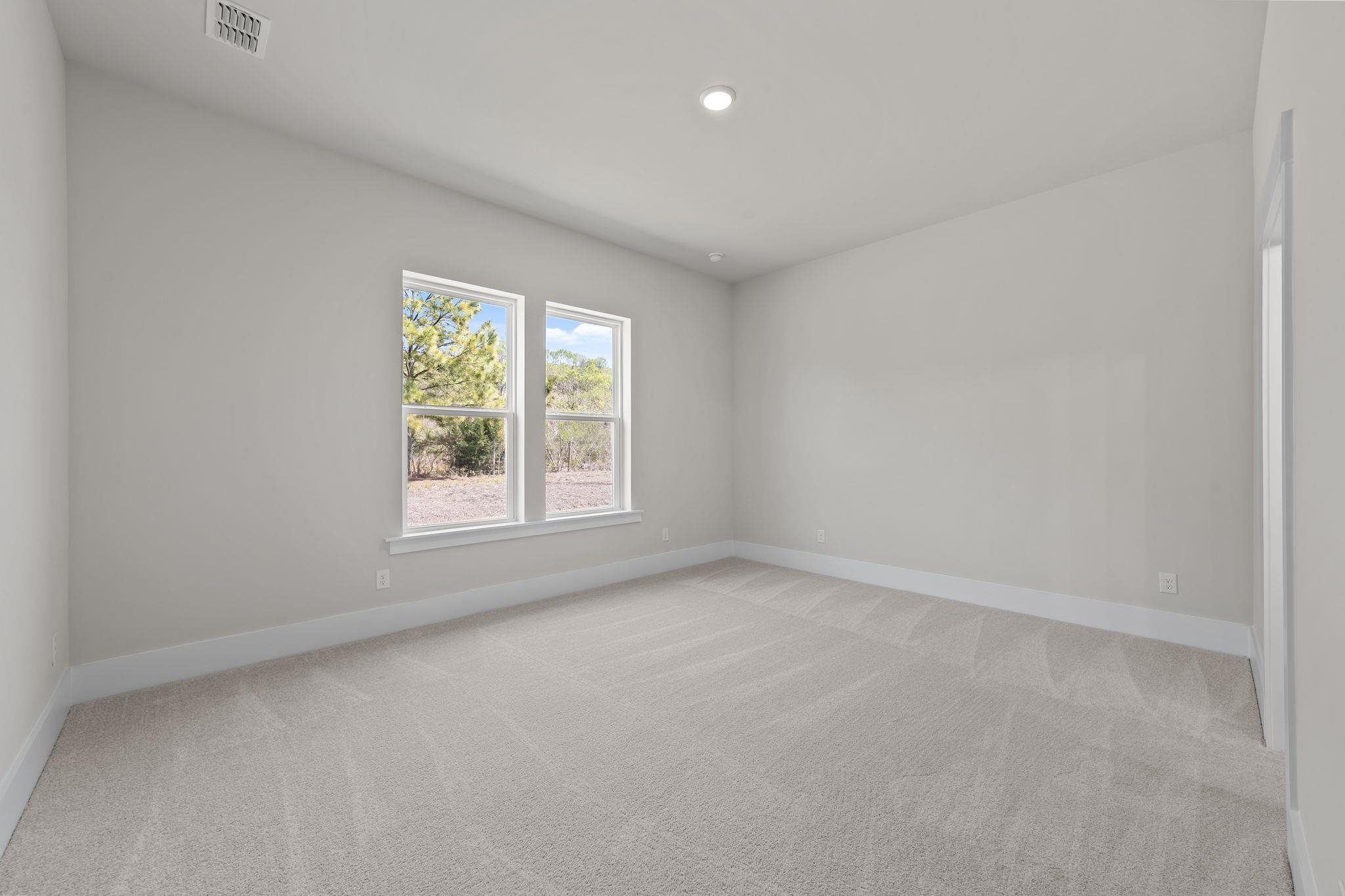 552 Waters Edge Dr. Property Photo 17