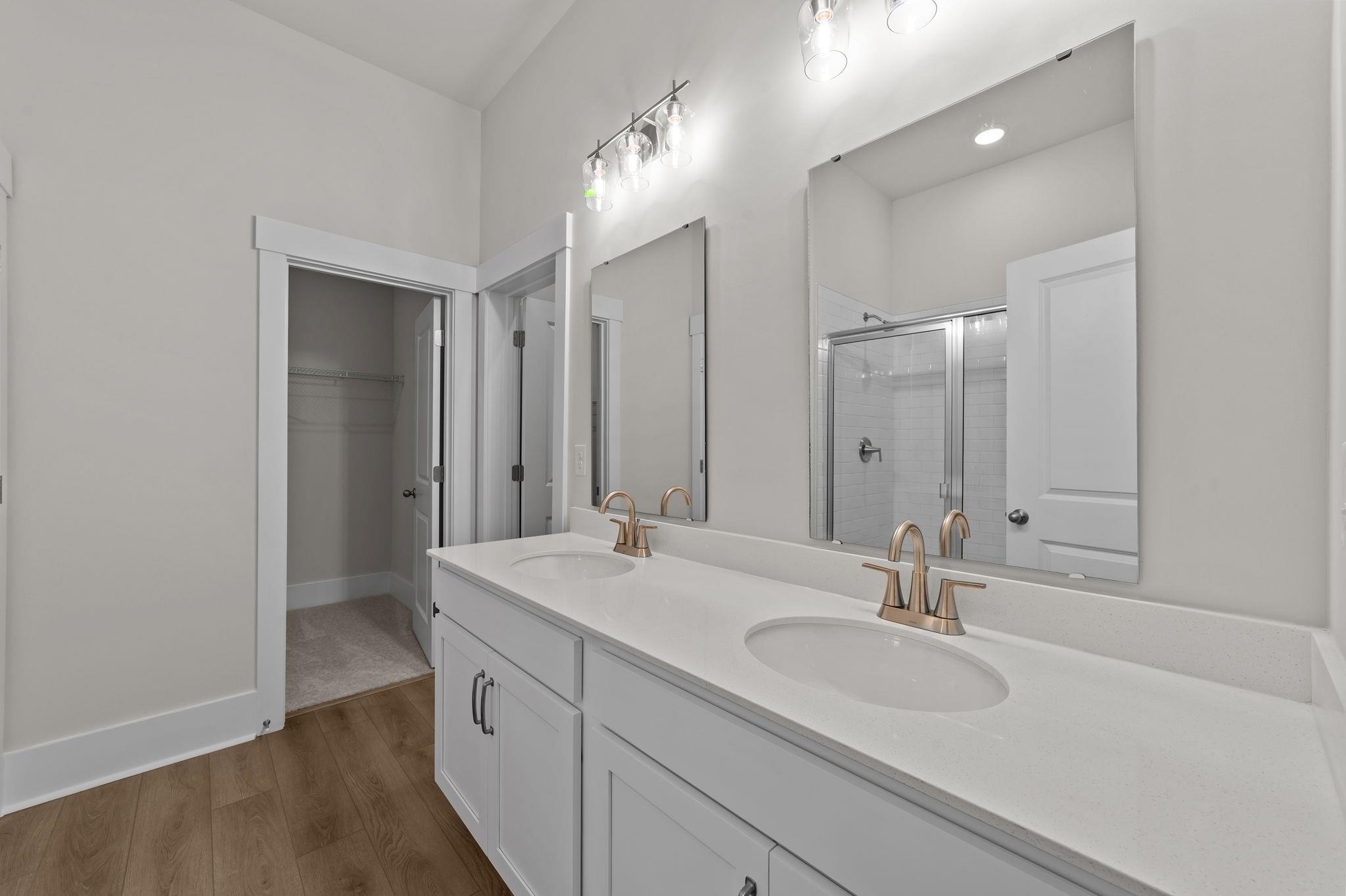 552 Waters Edge Dr. Property Photo 18