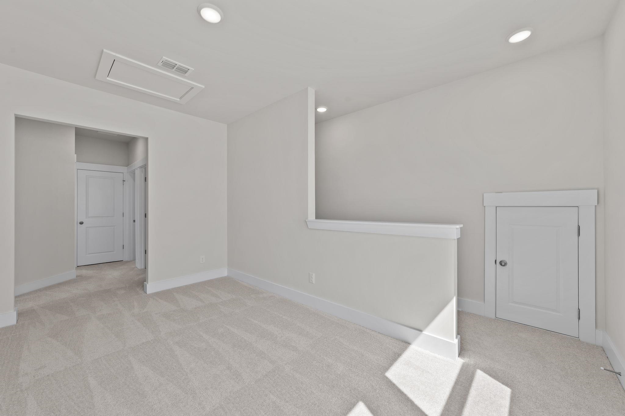 552 Waters Edge Dr. Property Photo 20