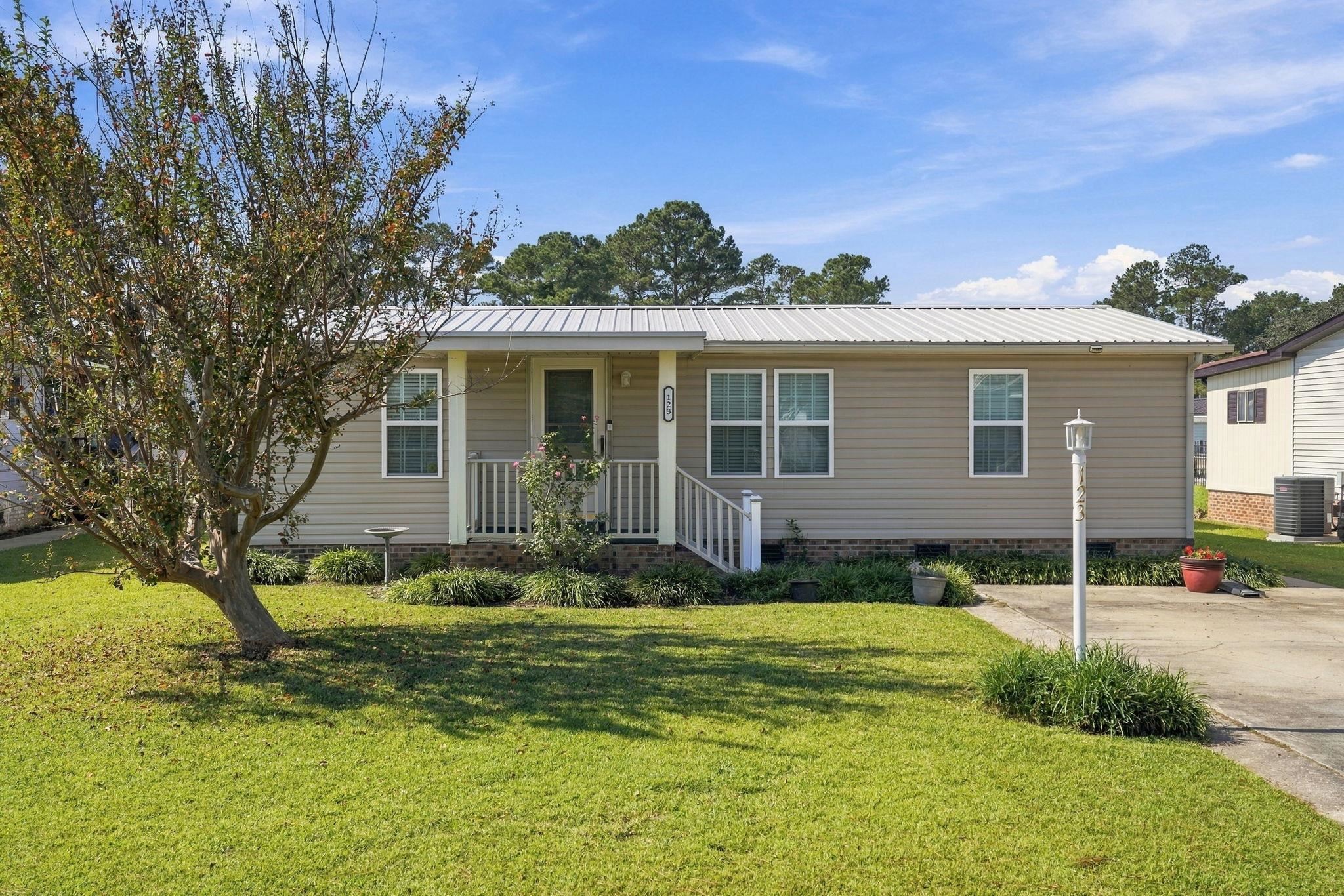 123 Queens Rd. Property Photo 1
