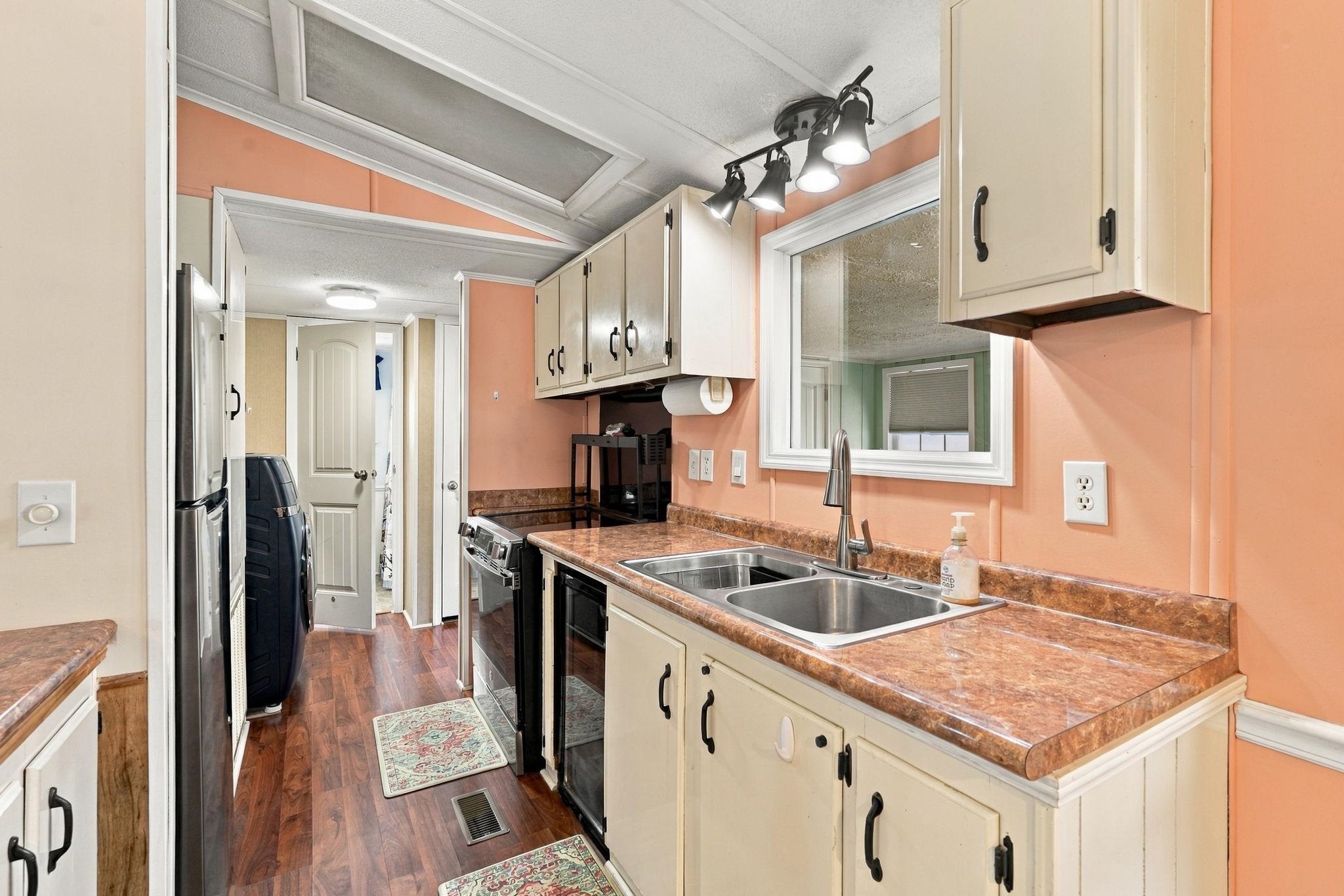 123 Queens Rd. Property Photo 10