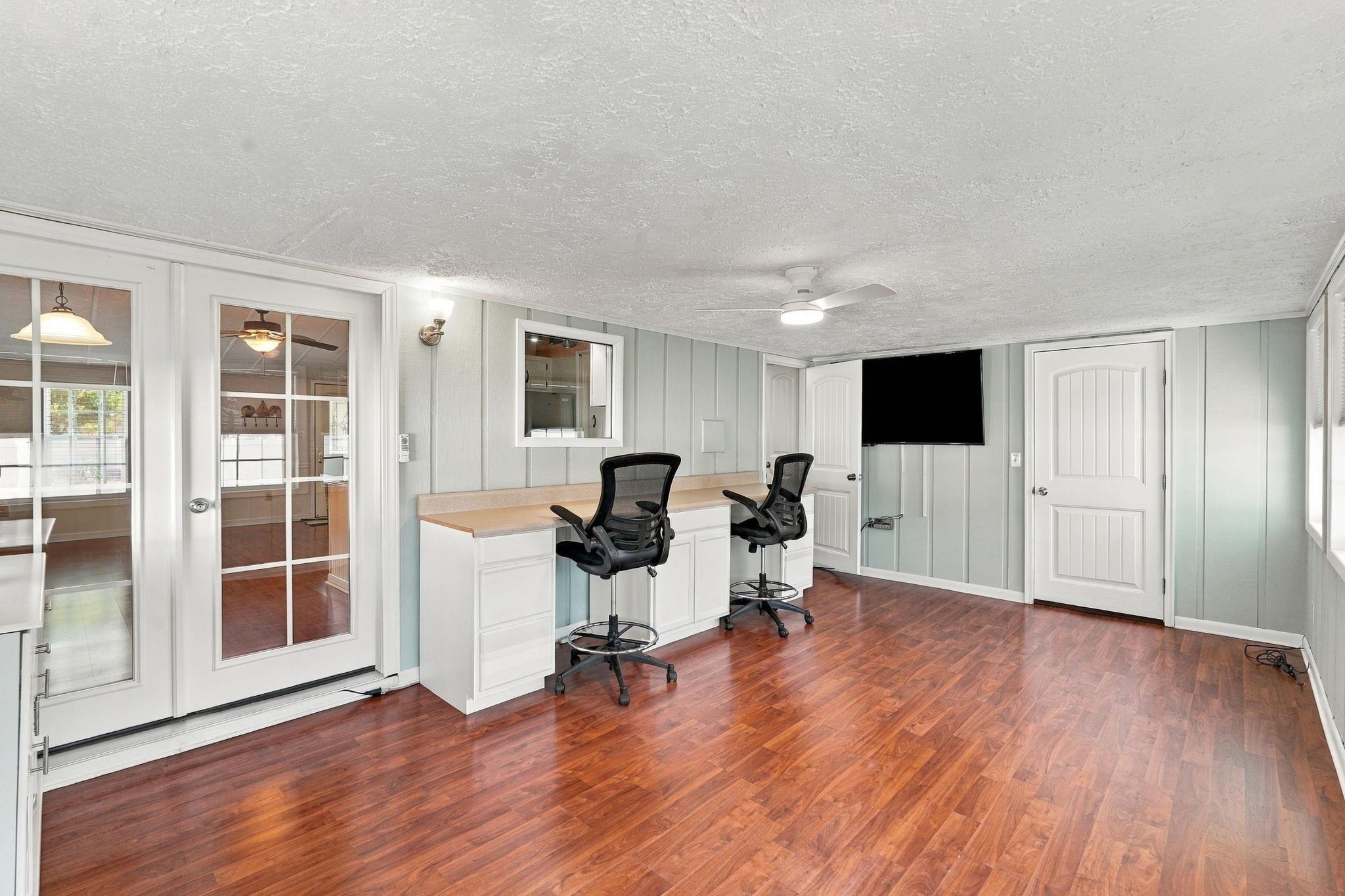 123 Queens Rd. Property Photo 14