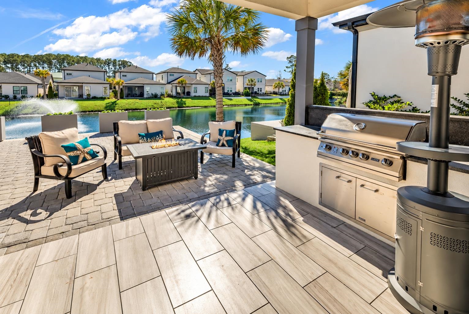 6722 Ocean Breeze Loop Property Photo 3
