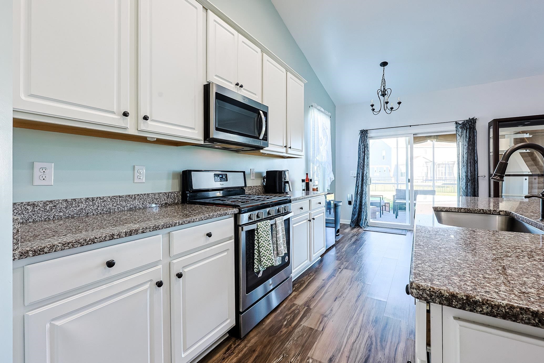 1076 Caprisia Loop Property Photo 9