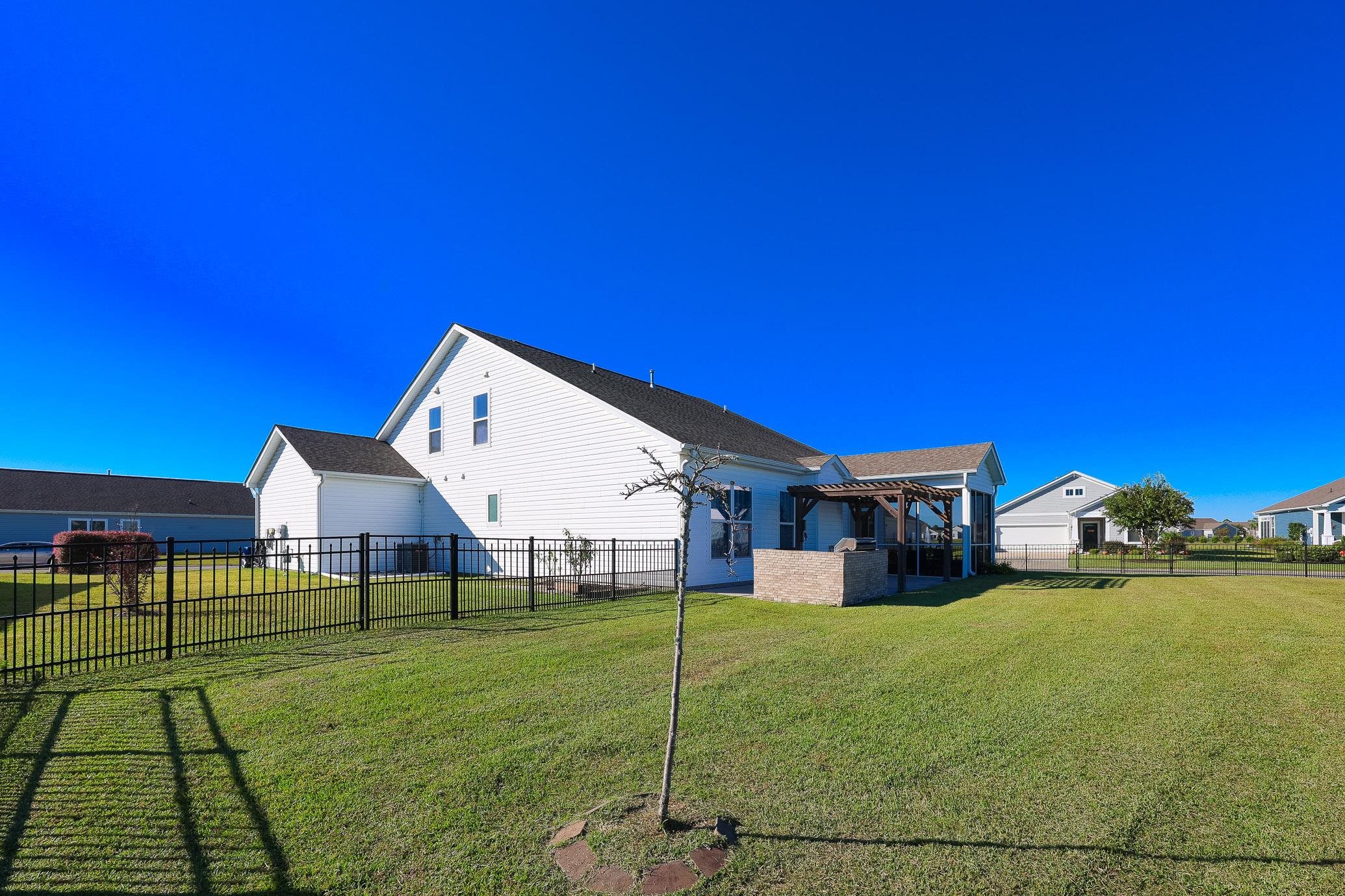 1076 Caprisia Loop Property Photo 41