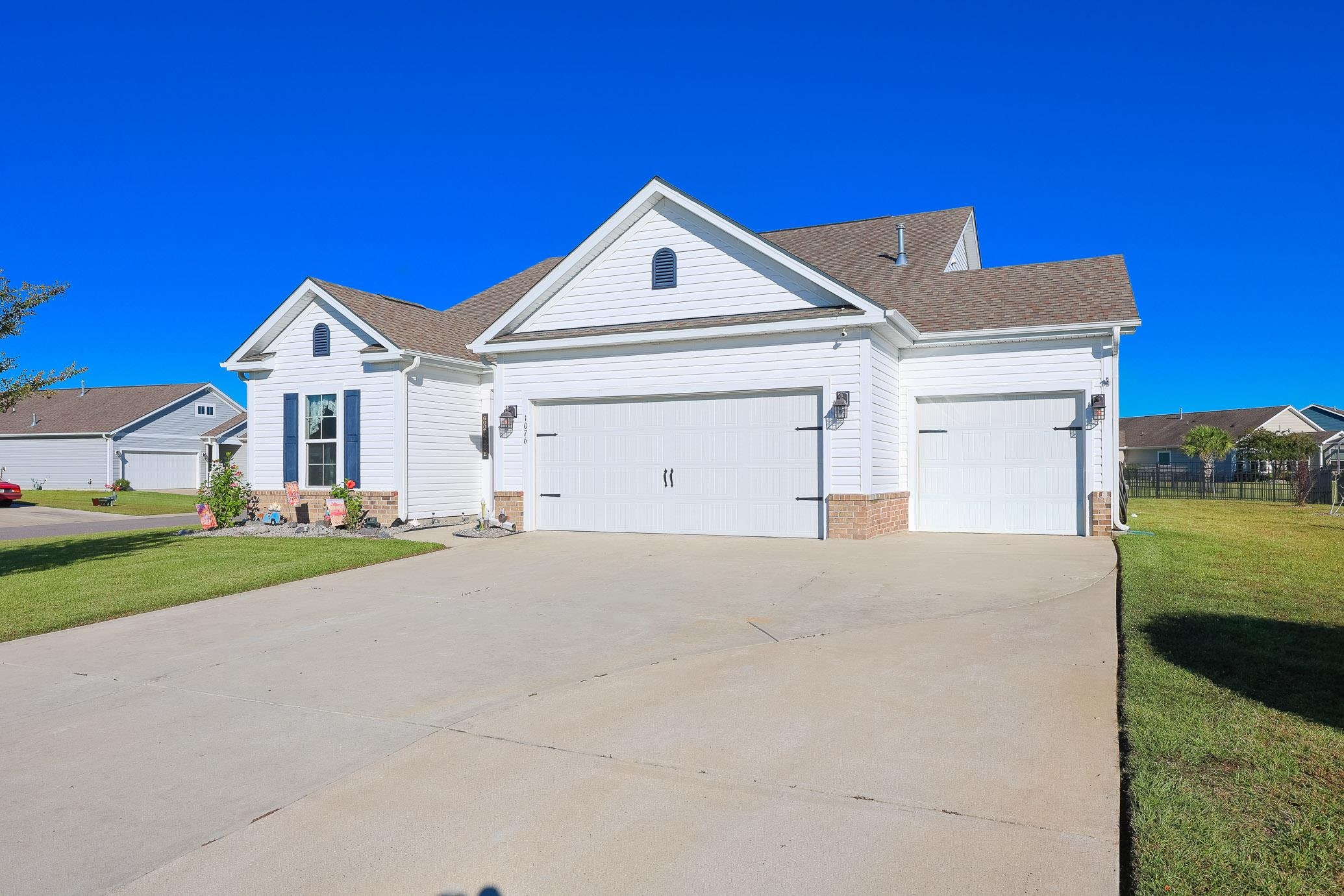1076 Caprisia Loop Property Photo 45