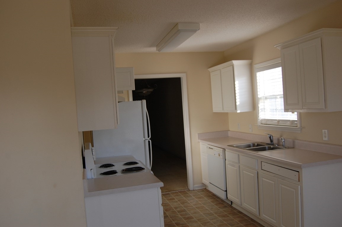 474 Andorra St. Property Photo 2