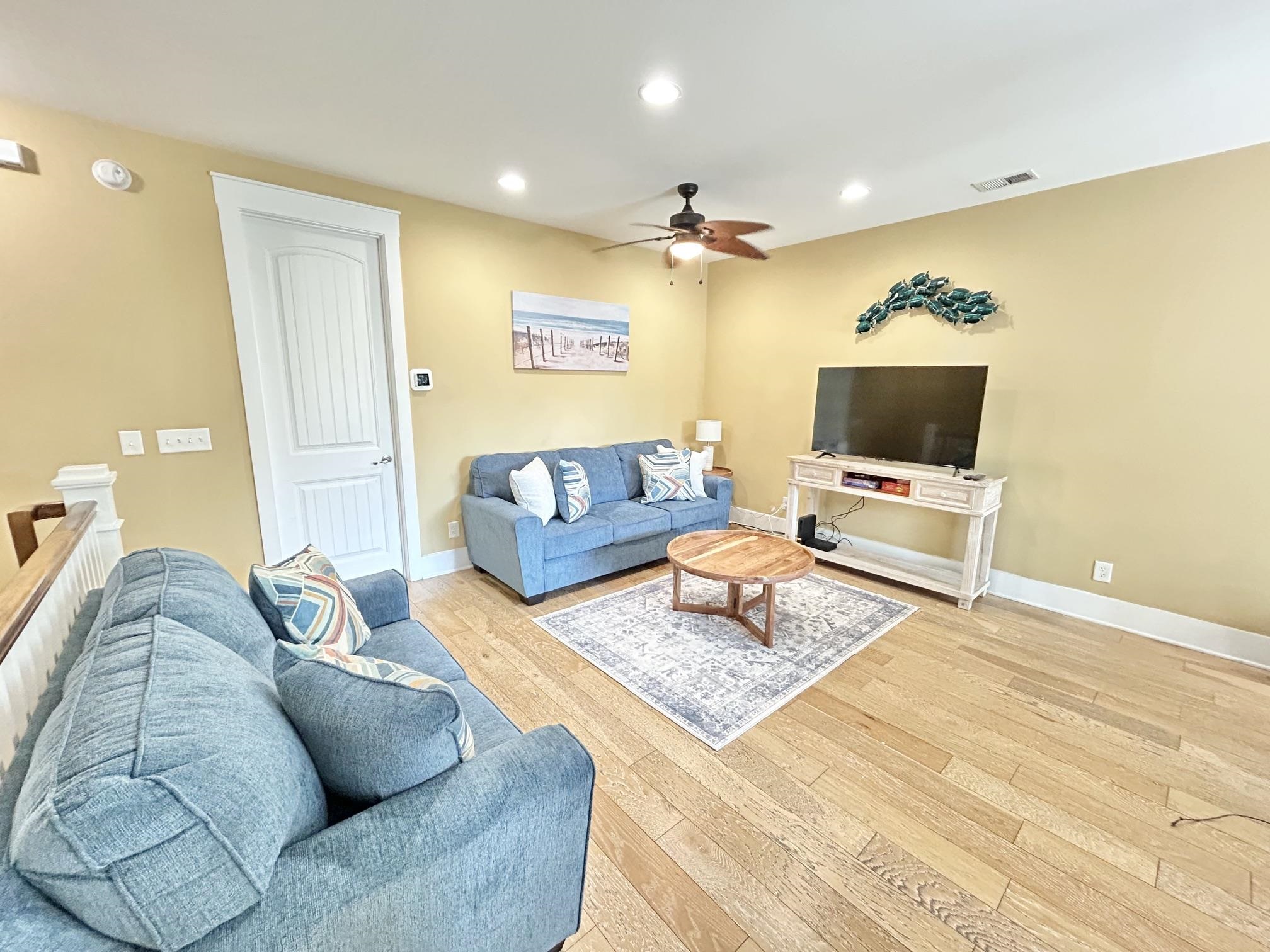 4919 Cinzia Ln. Property Photo 7