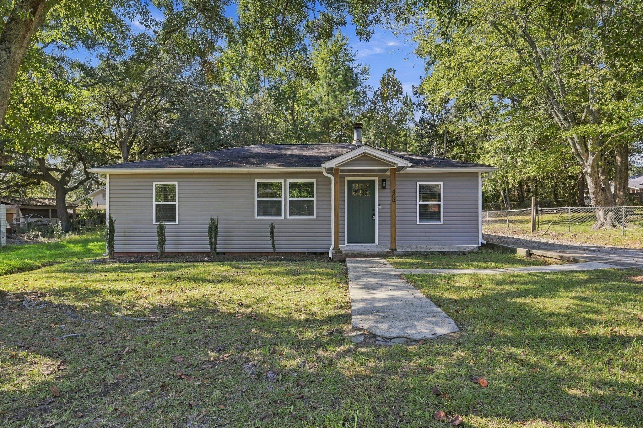 409 Sycamore St. Property Photo 1
