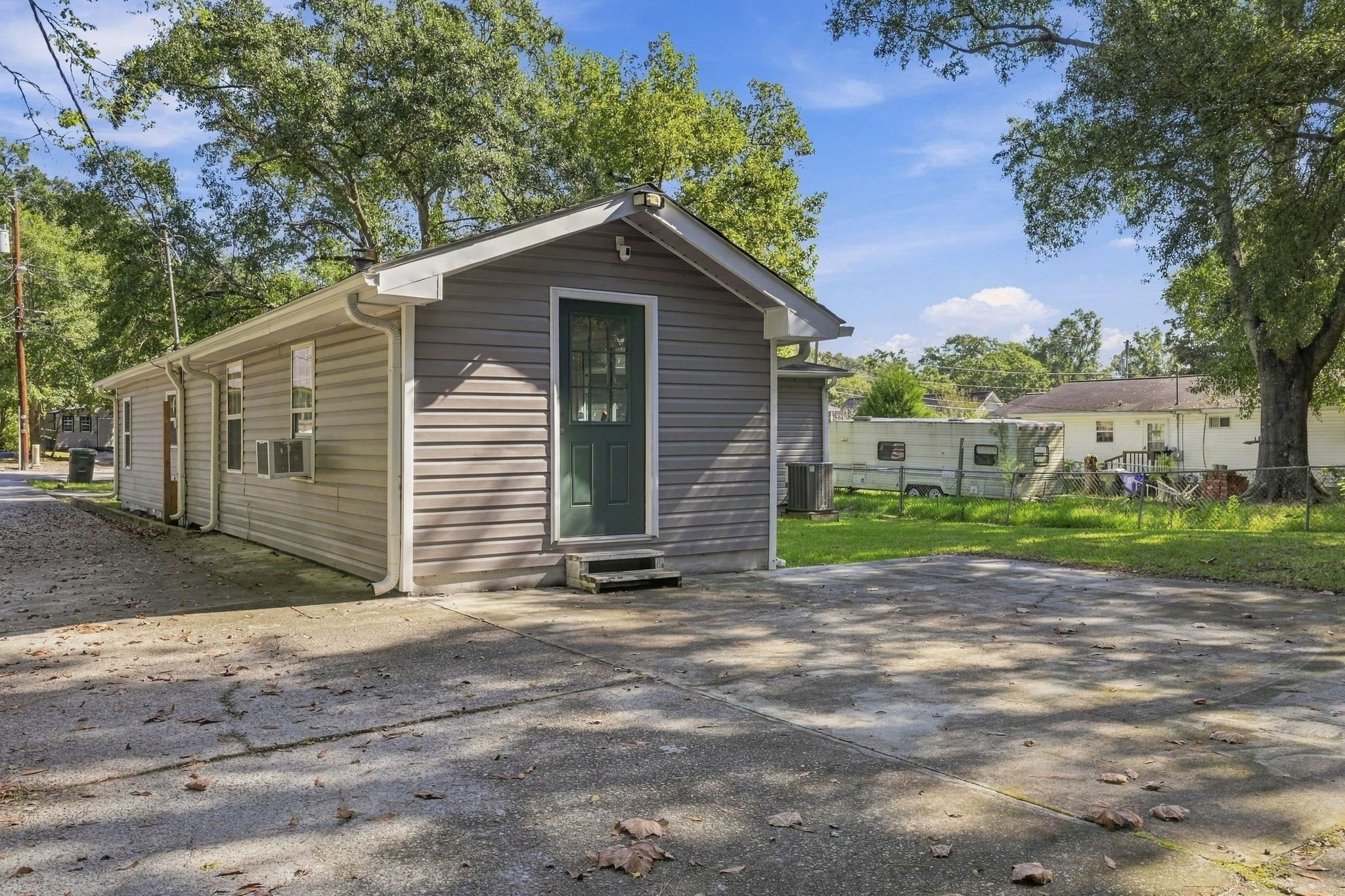 409 Sycamore St. Property Photo 36