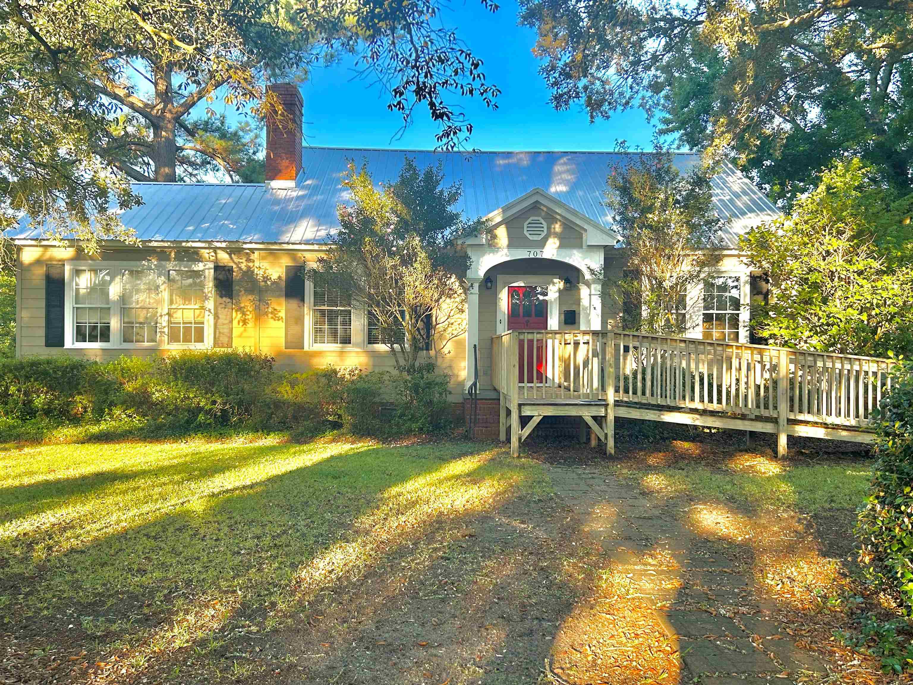 707 Willowbank Rd. Property Photo 1