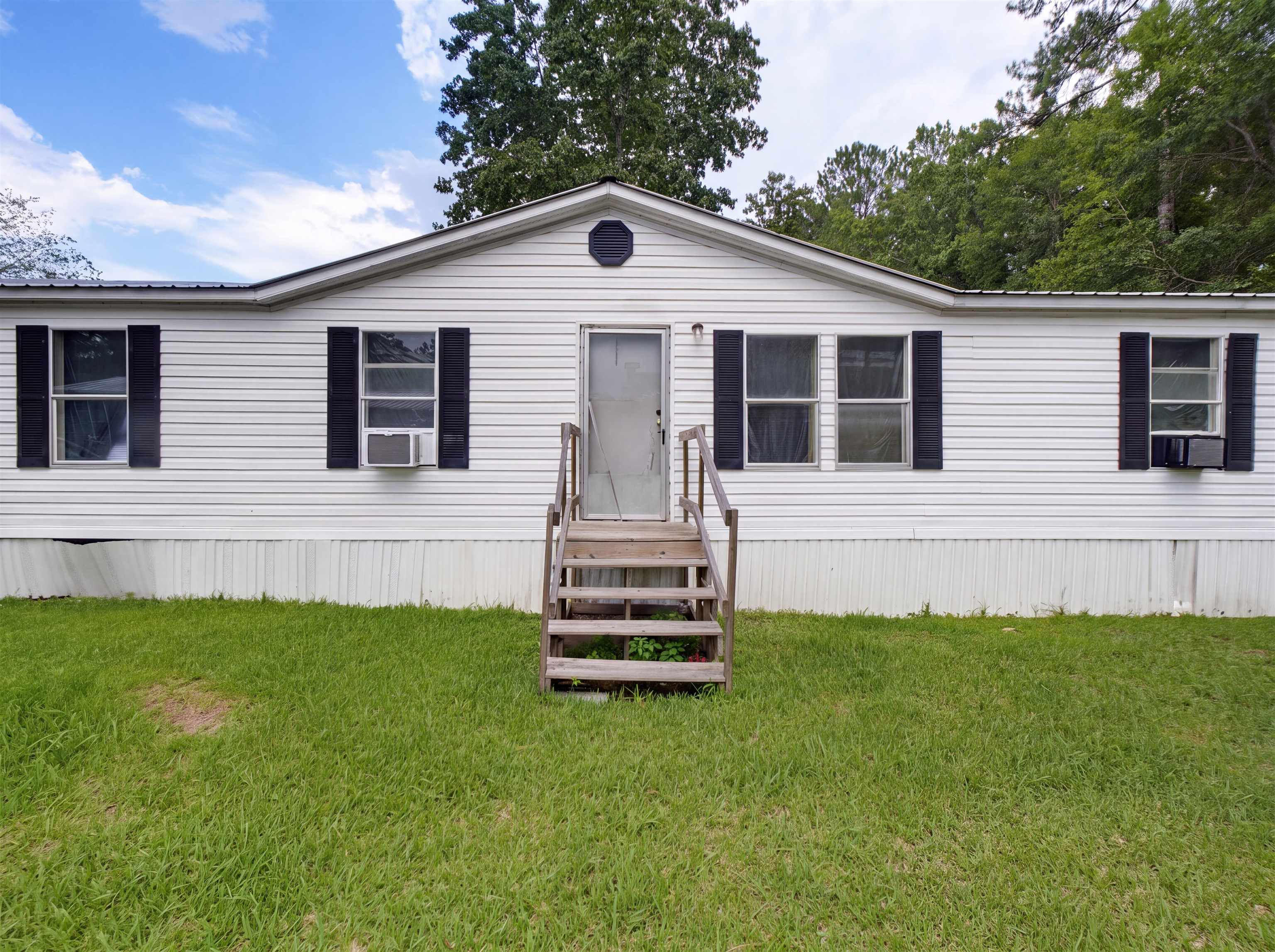 10 Locust St Property Photo 1