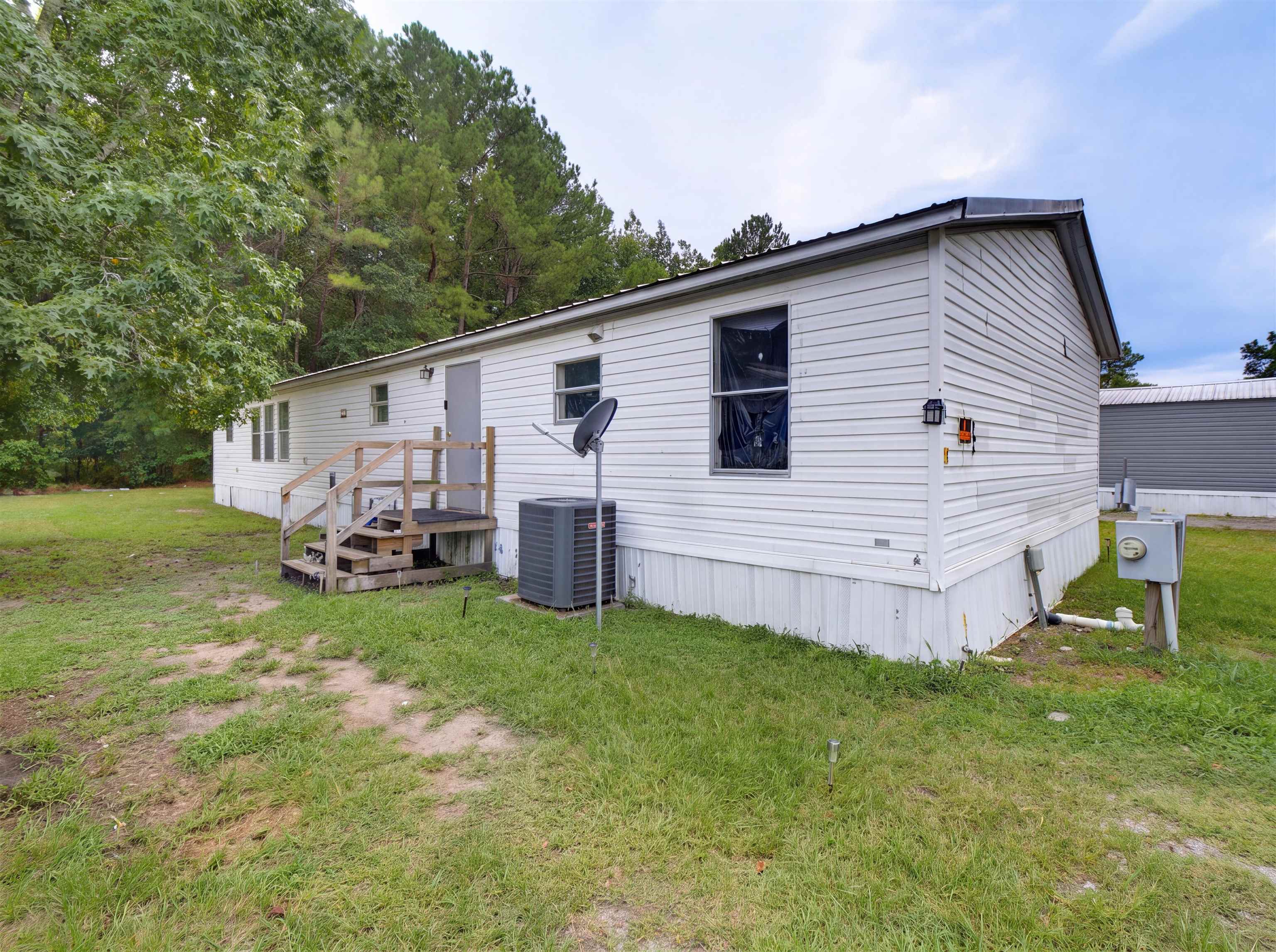 10 Locust St Property Photo 3