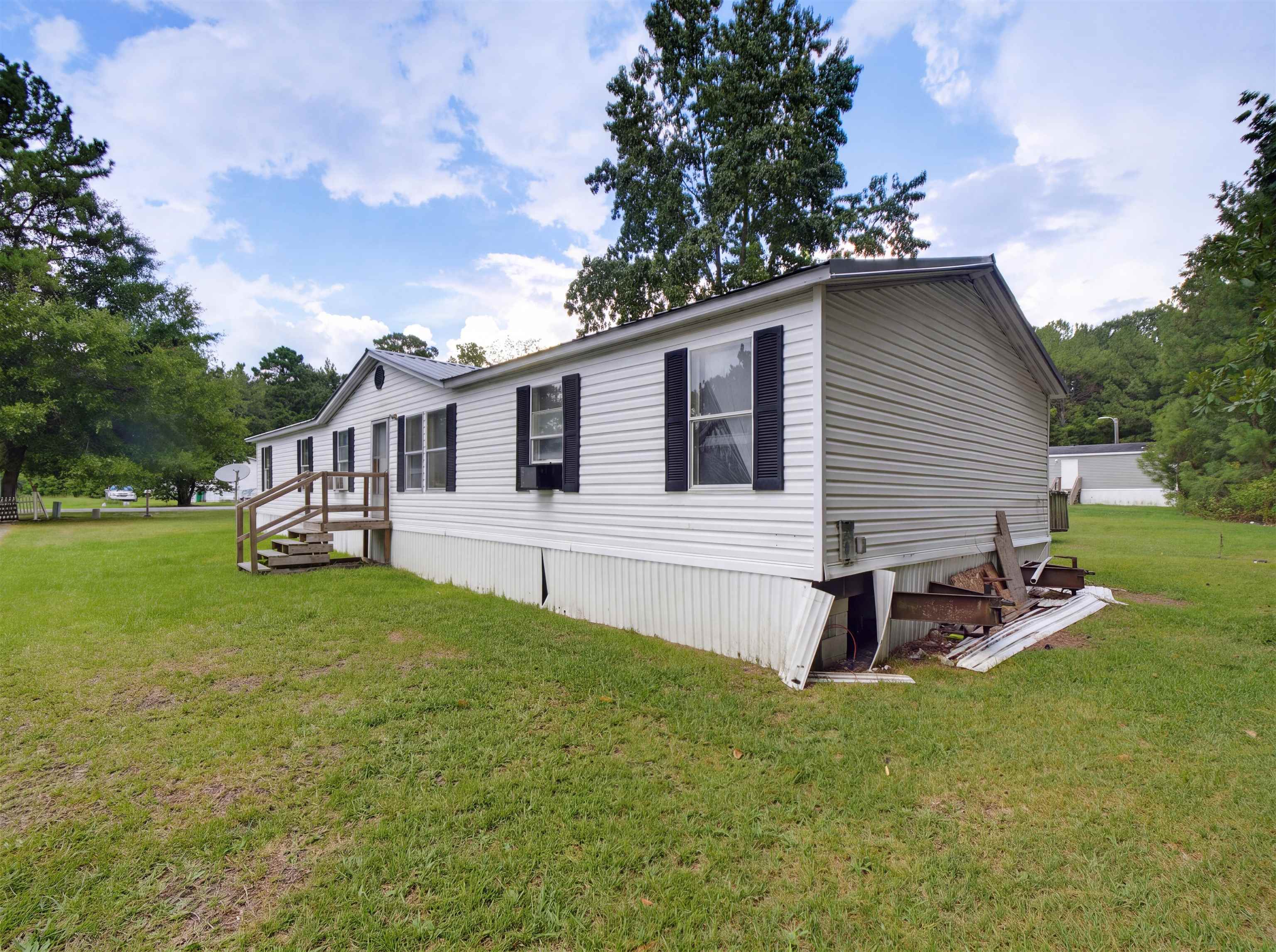 10 Locust St Property Photo 6