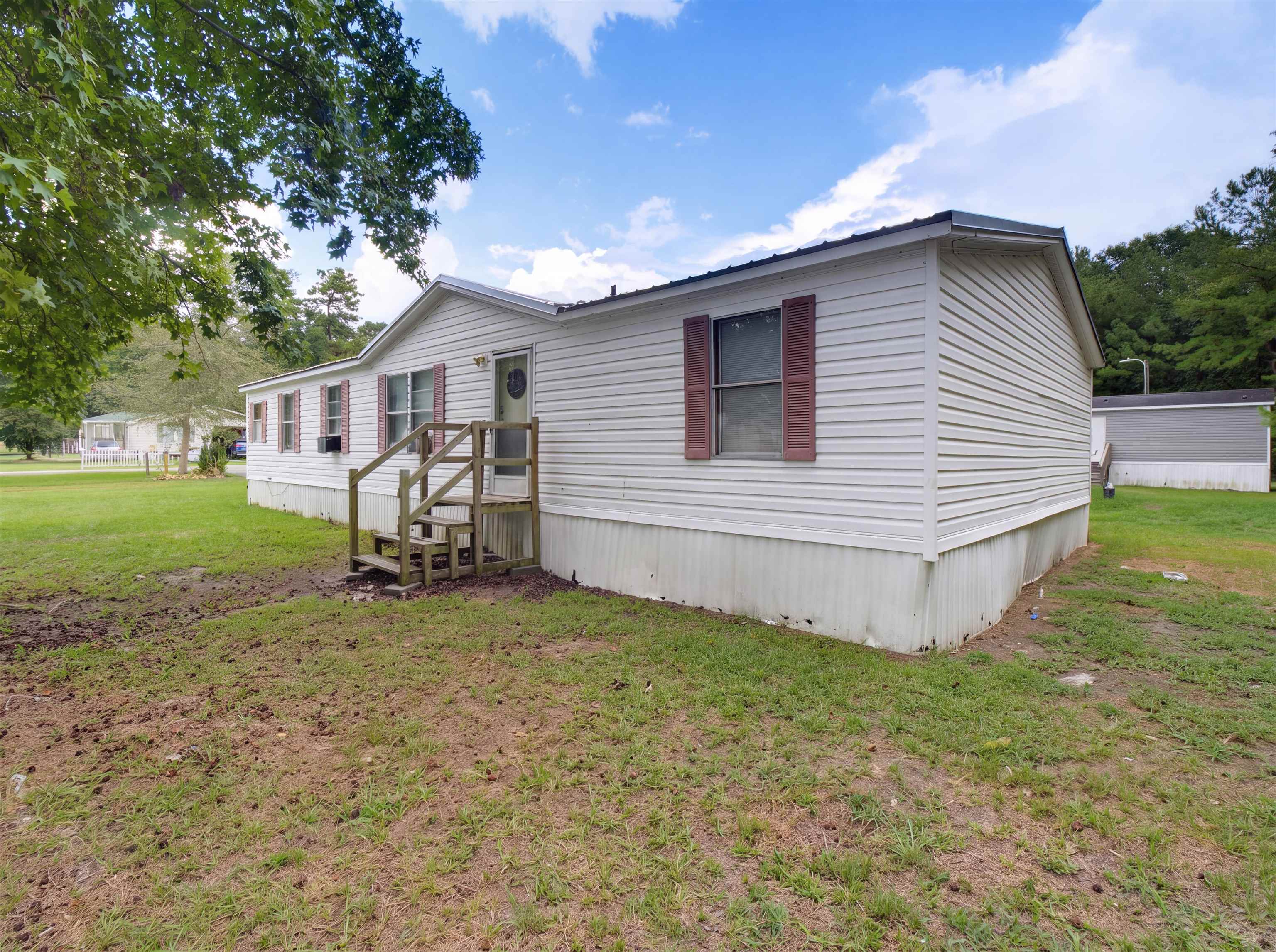 12 Locust St Property Photo 1