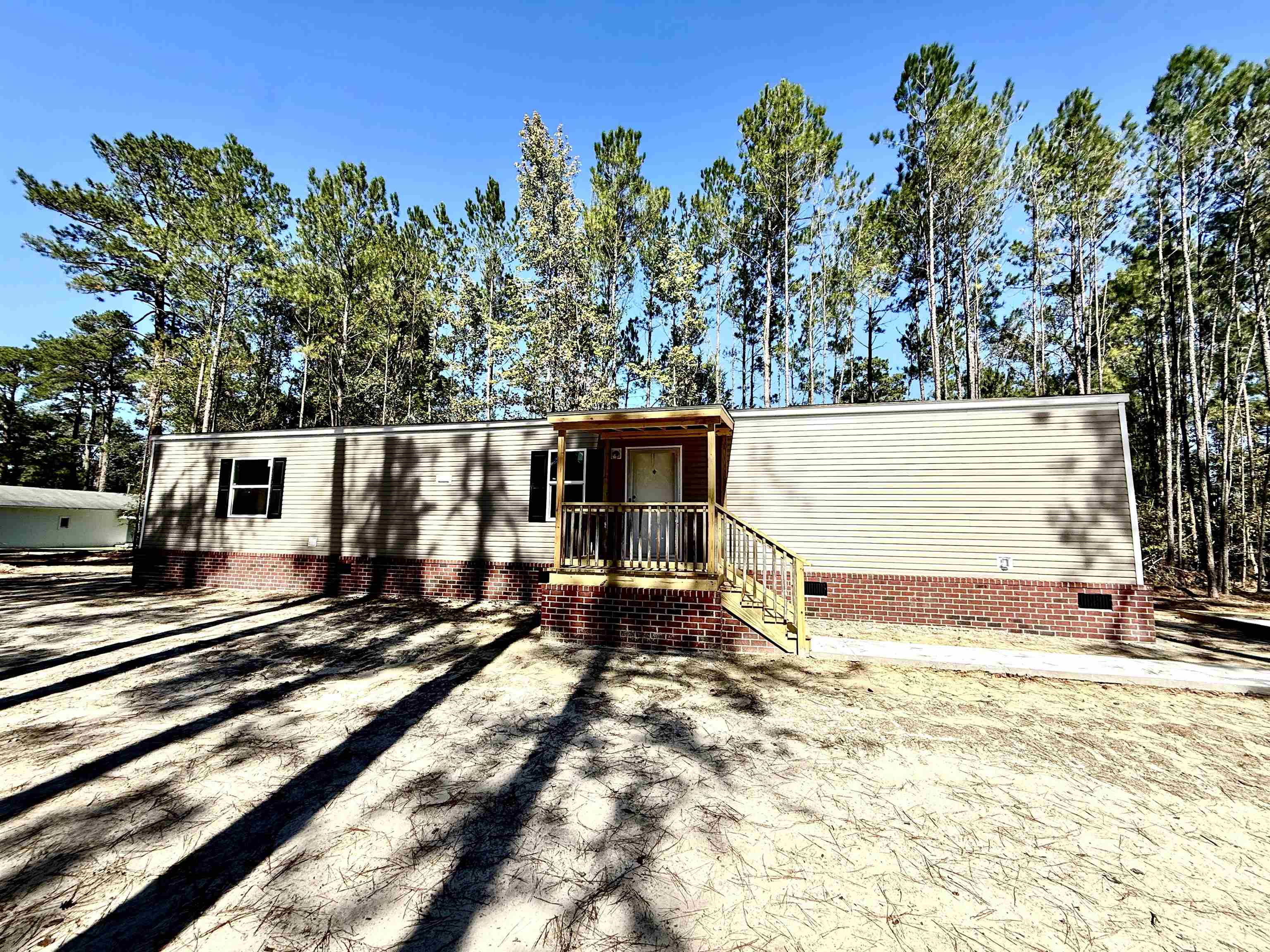 693 N Farr Ave. Property Photo 1