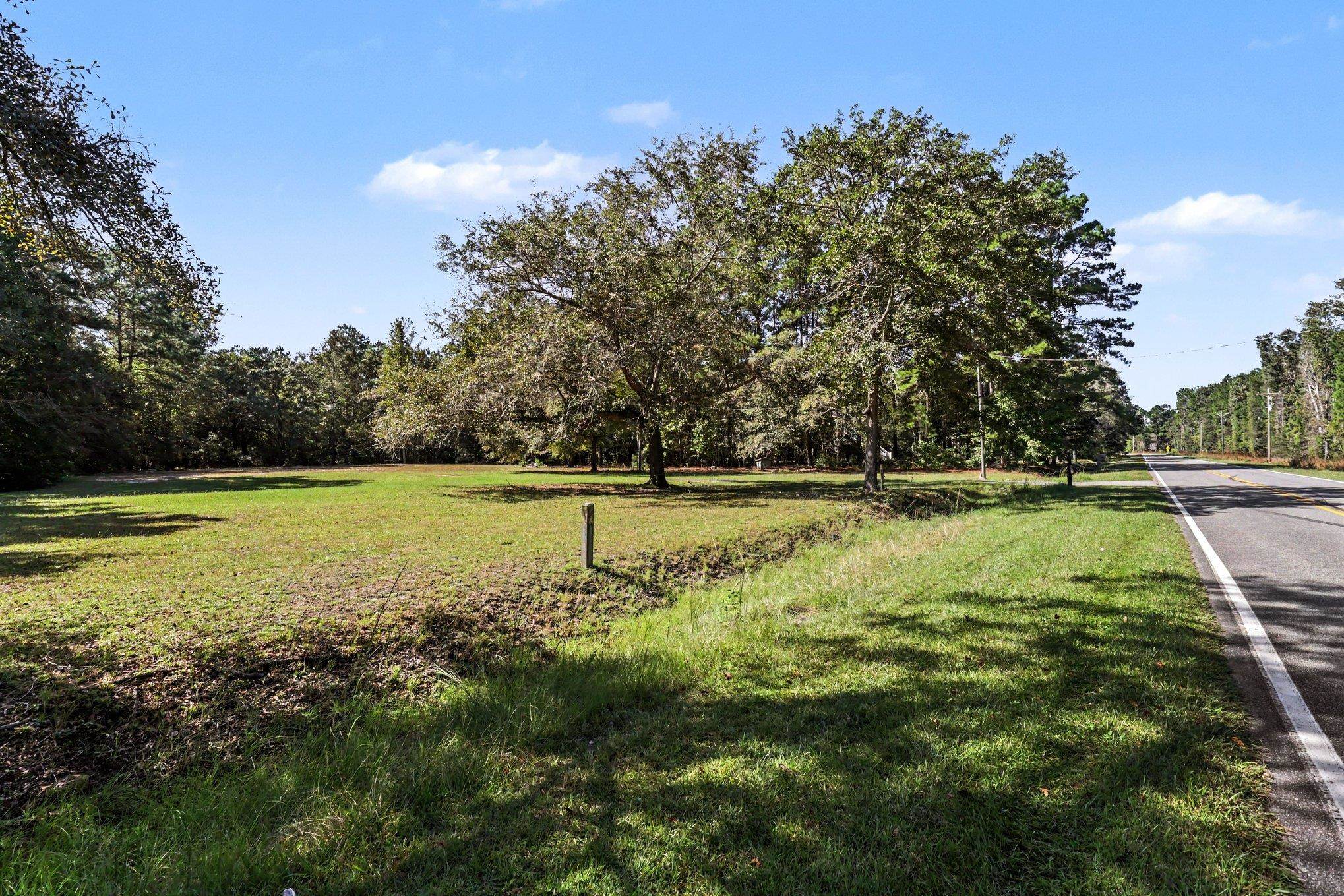 2072 Lees Landing Circle Property Photo 2