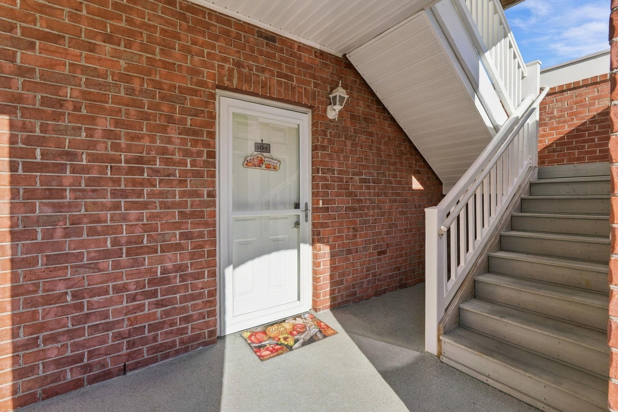 3983 Forsythia Ct. Property Photo 3