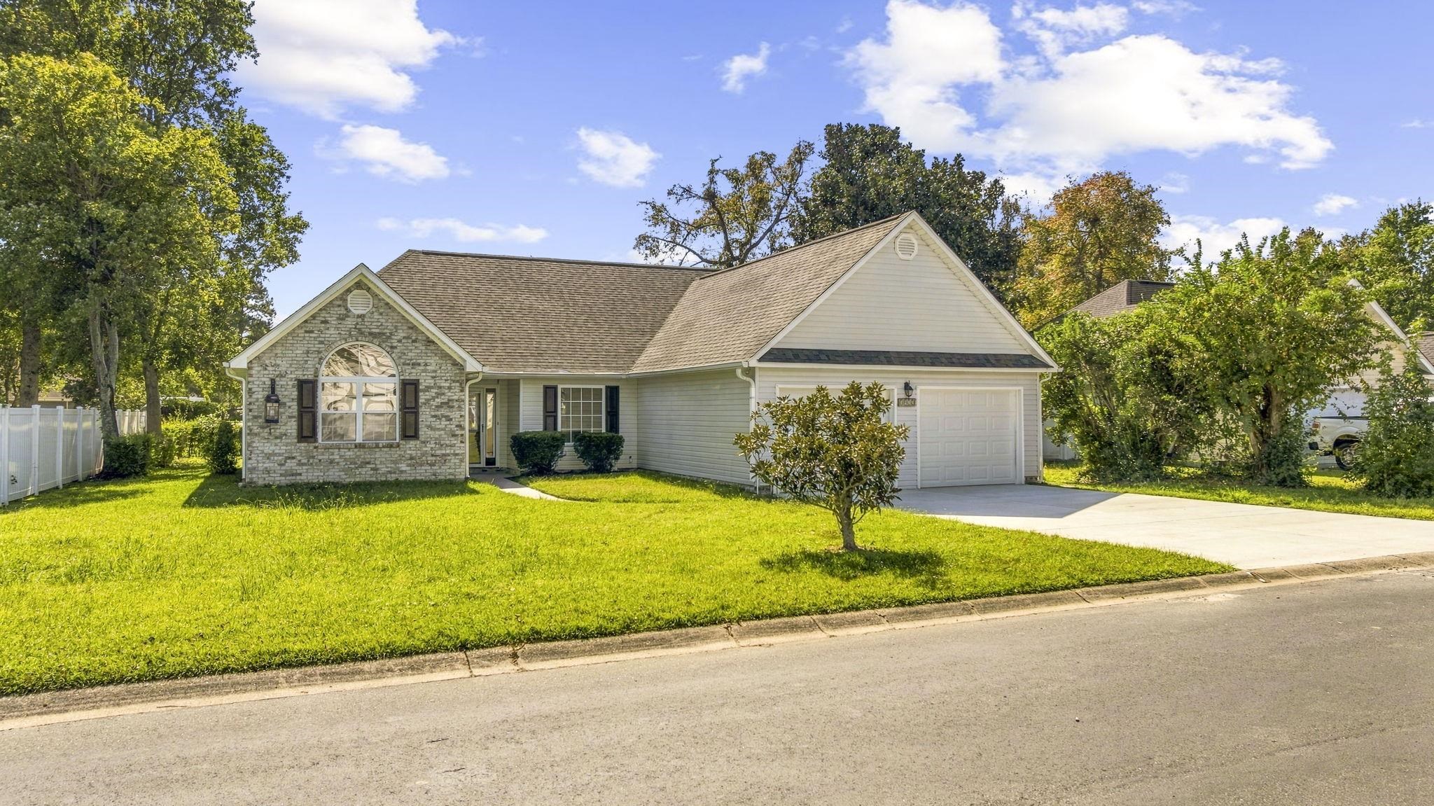 3923 Lochview Dr. Property Photo 2