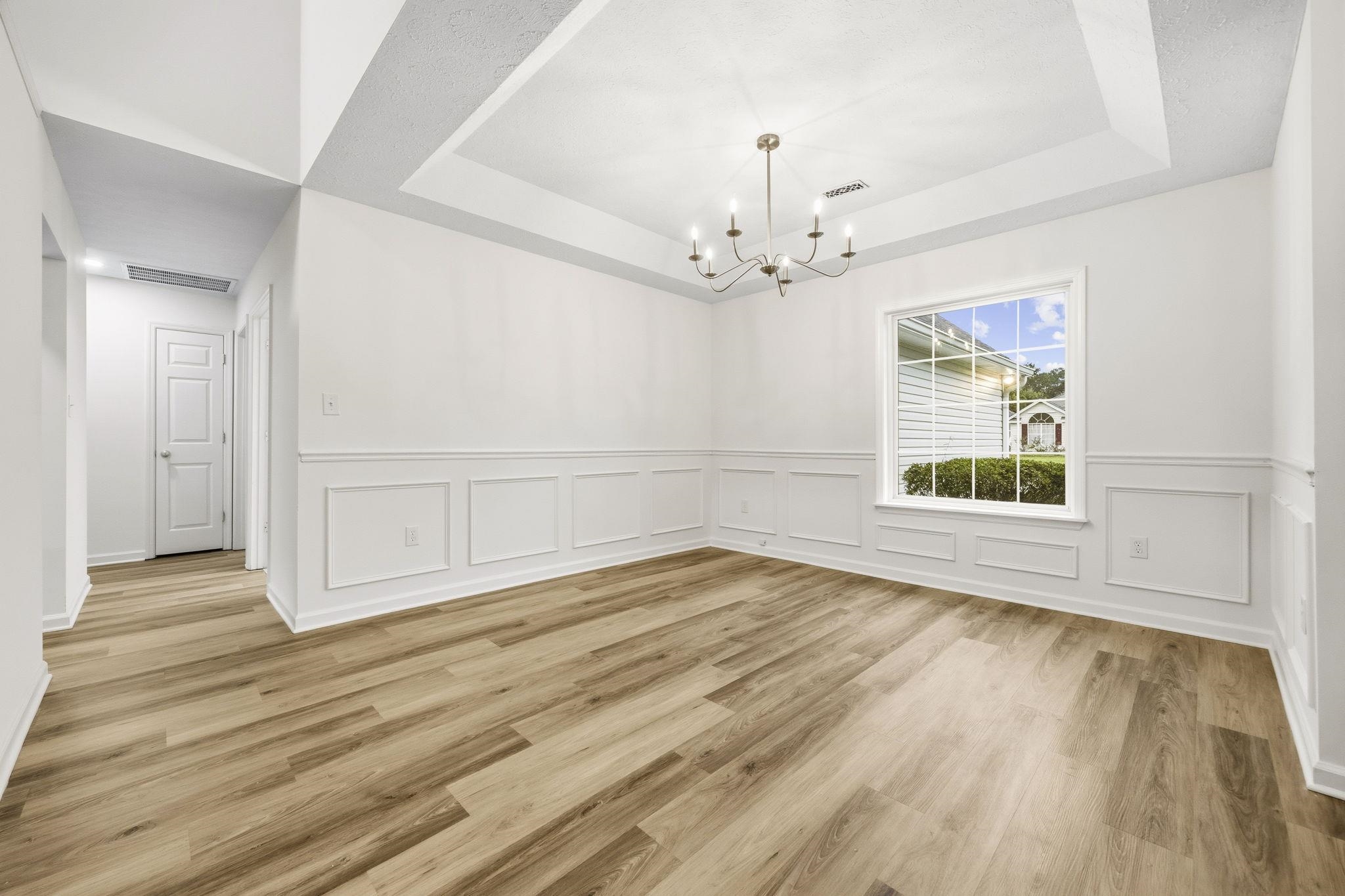 3923 Lochview Dr. Property Photo 10