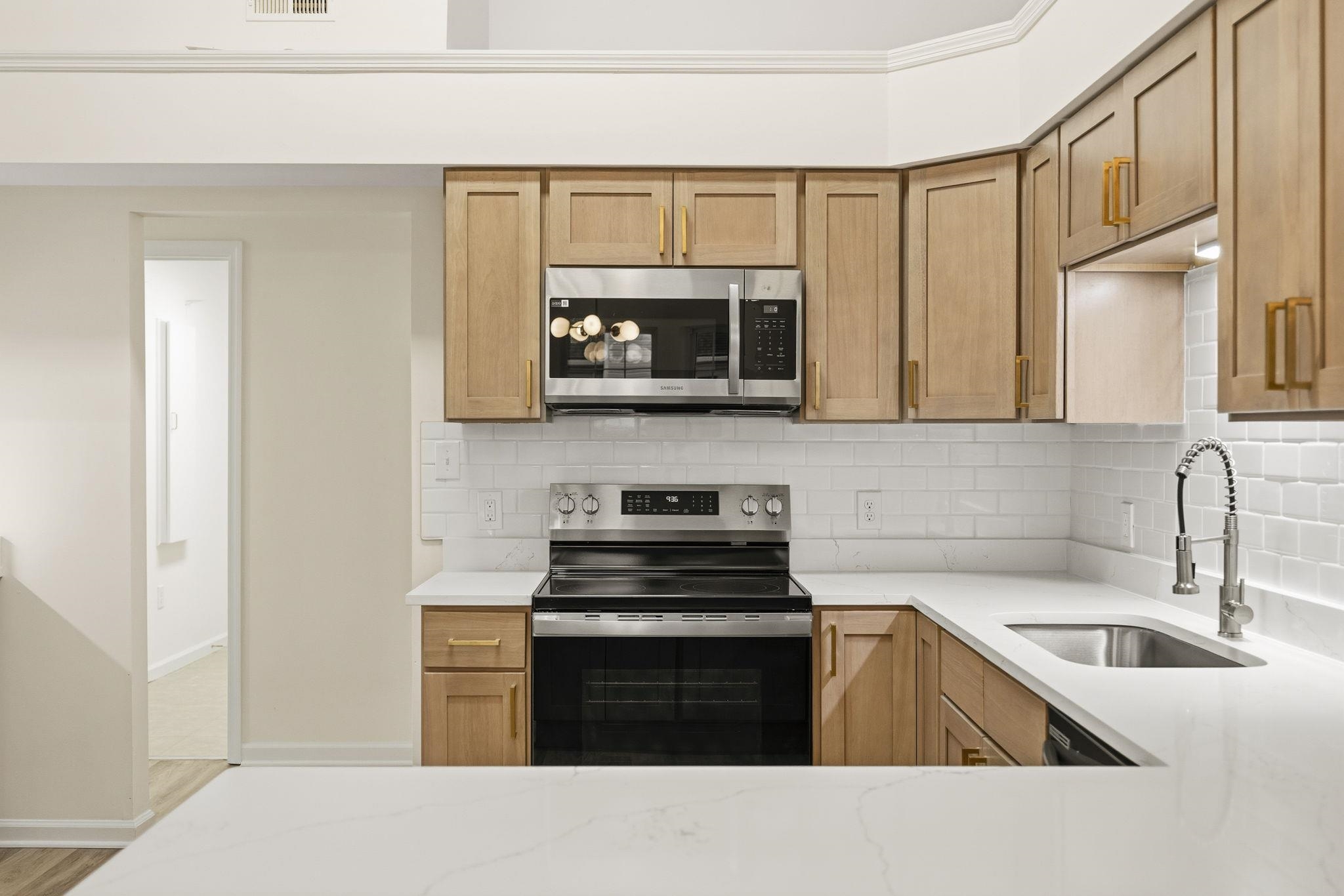 3923 Lochview Dr. Property Photo 11