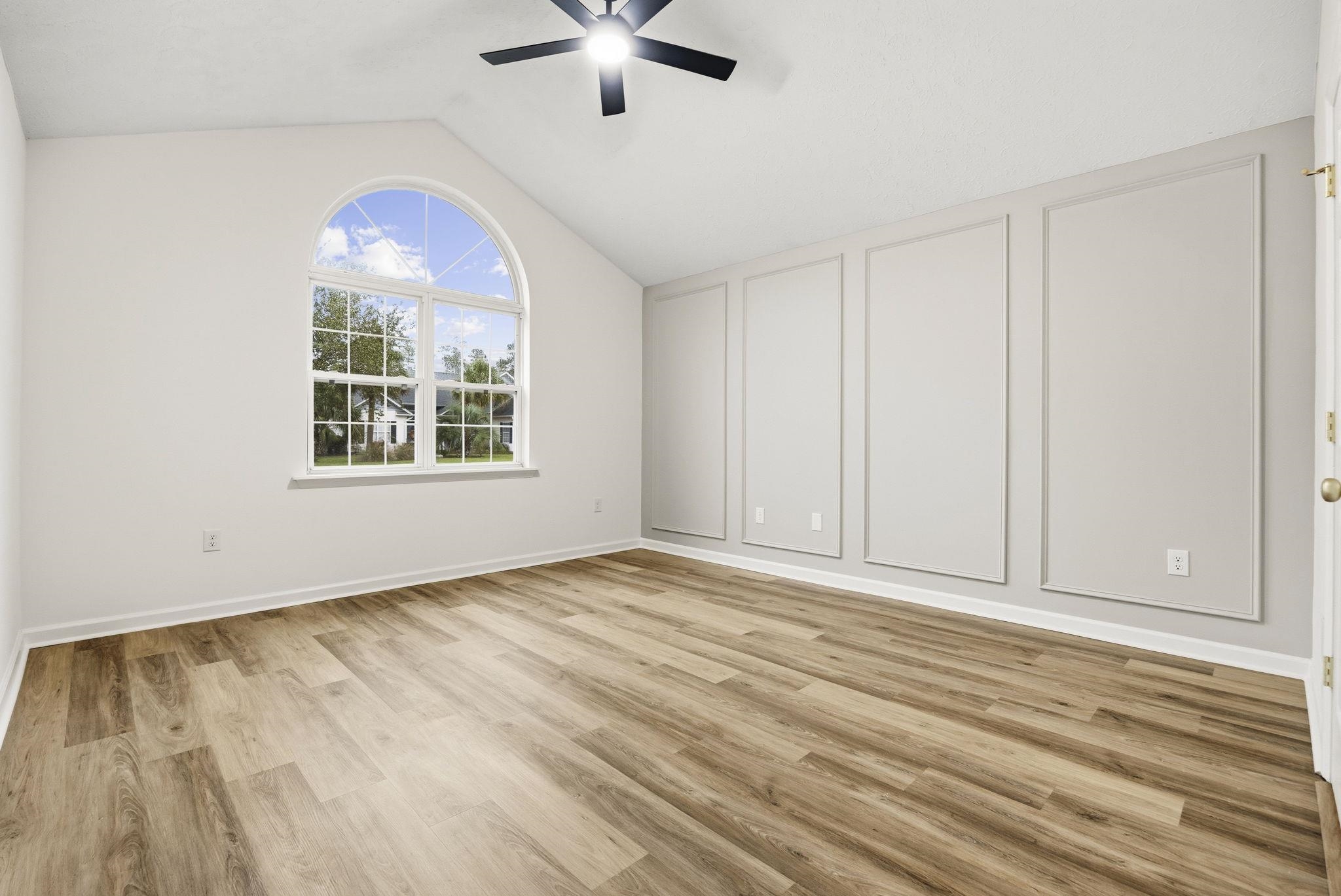 3923 Lochview Dr. Property Photo 23