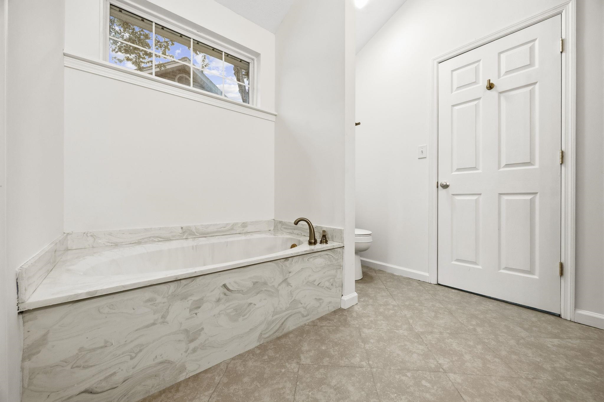 3923 Lochview Dr. Property Photo 28