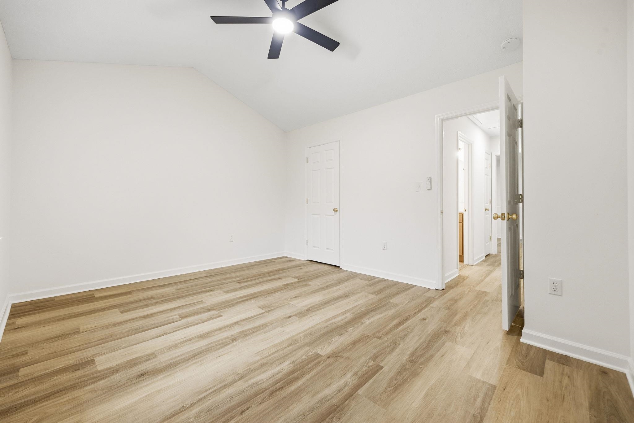 3923 Lochview Dr. Property Photo 36
