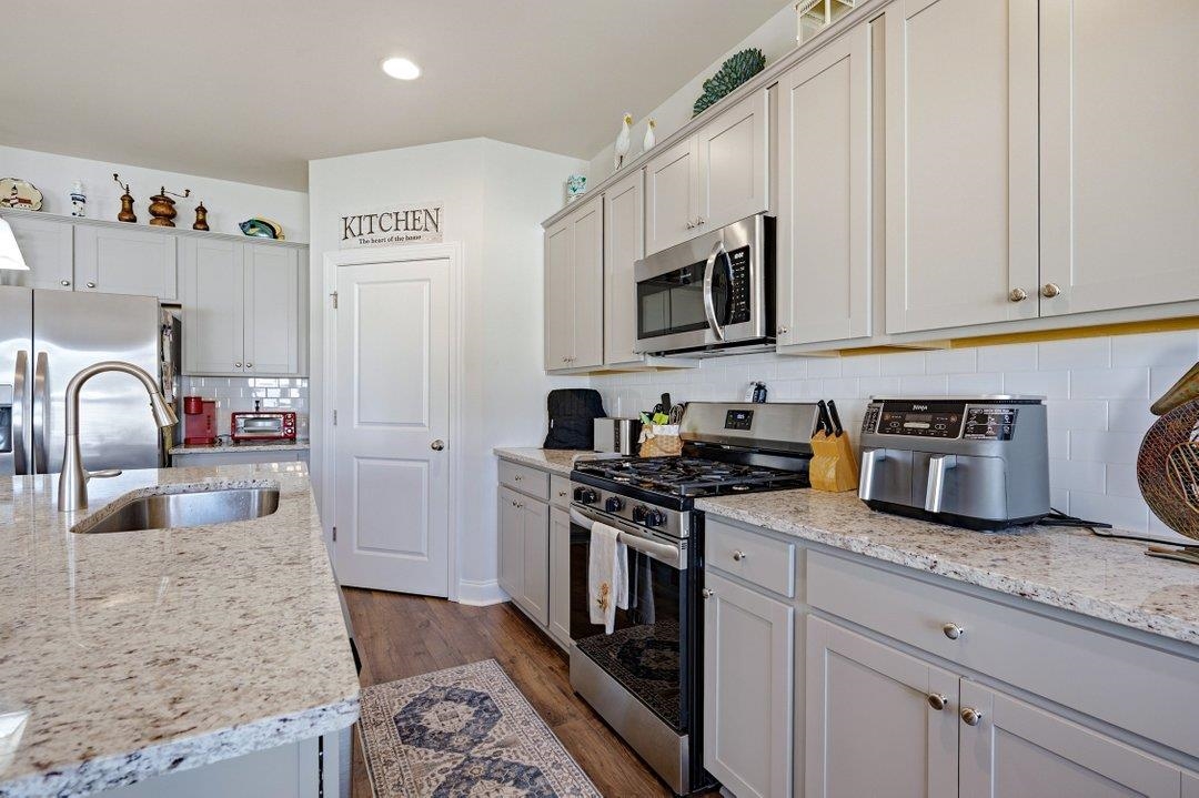 2465 Campton Loop Property Photo 14