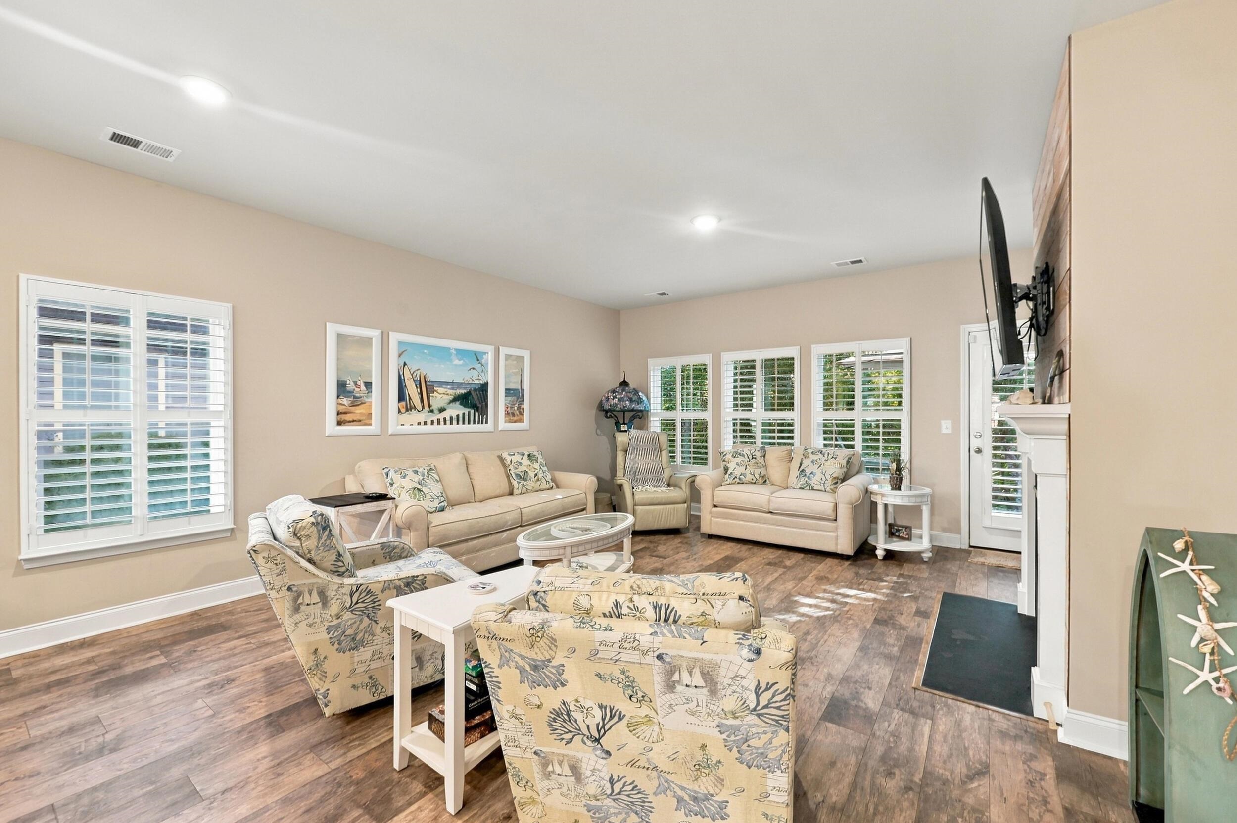 1160 Yorkshire Pkwy. Property Photo 9
