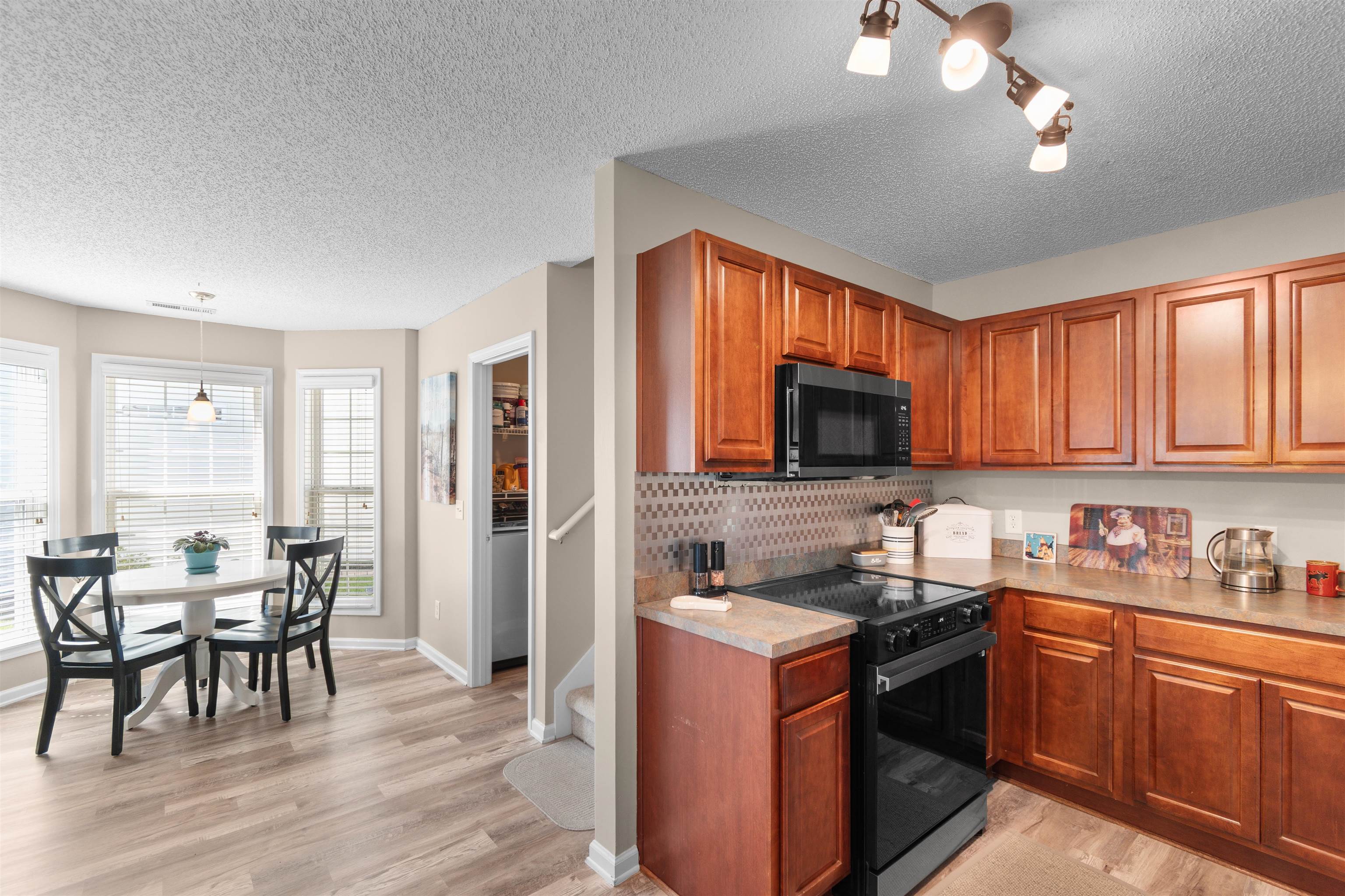 737 Prestbury Dr. Property Photo 12