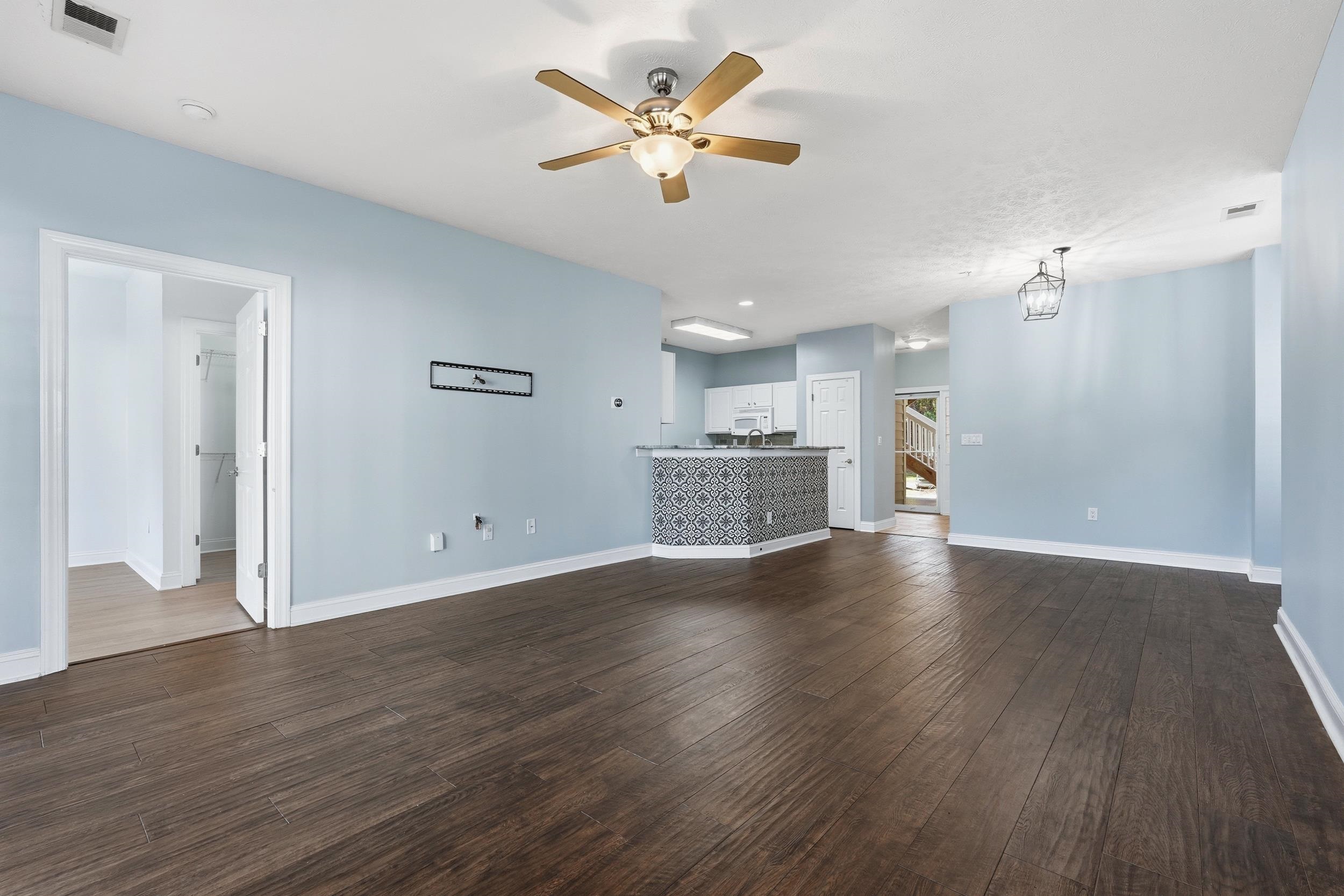 5090 Windsor Green Way Property Photo 7