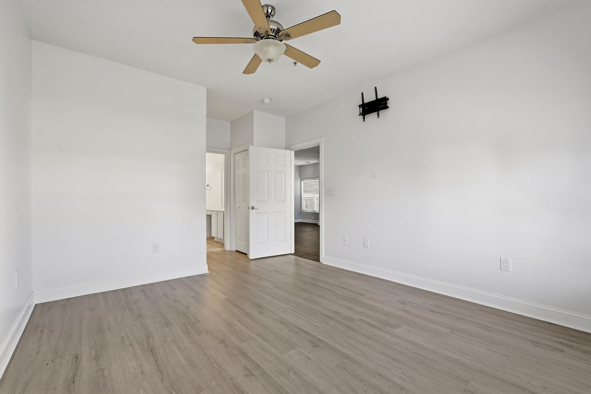 5090 Windsor Green Way Property Photo 11
