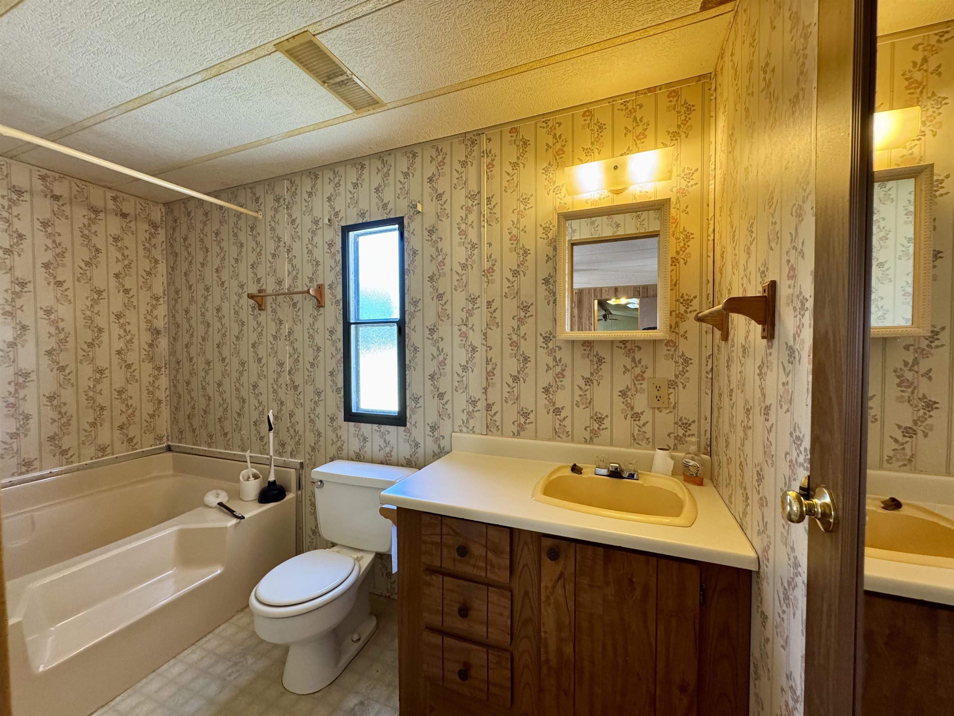 1121 Quail Trail Property Photo 10