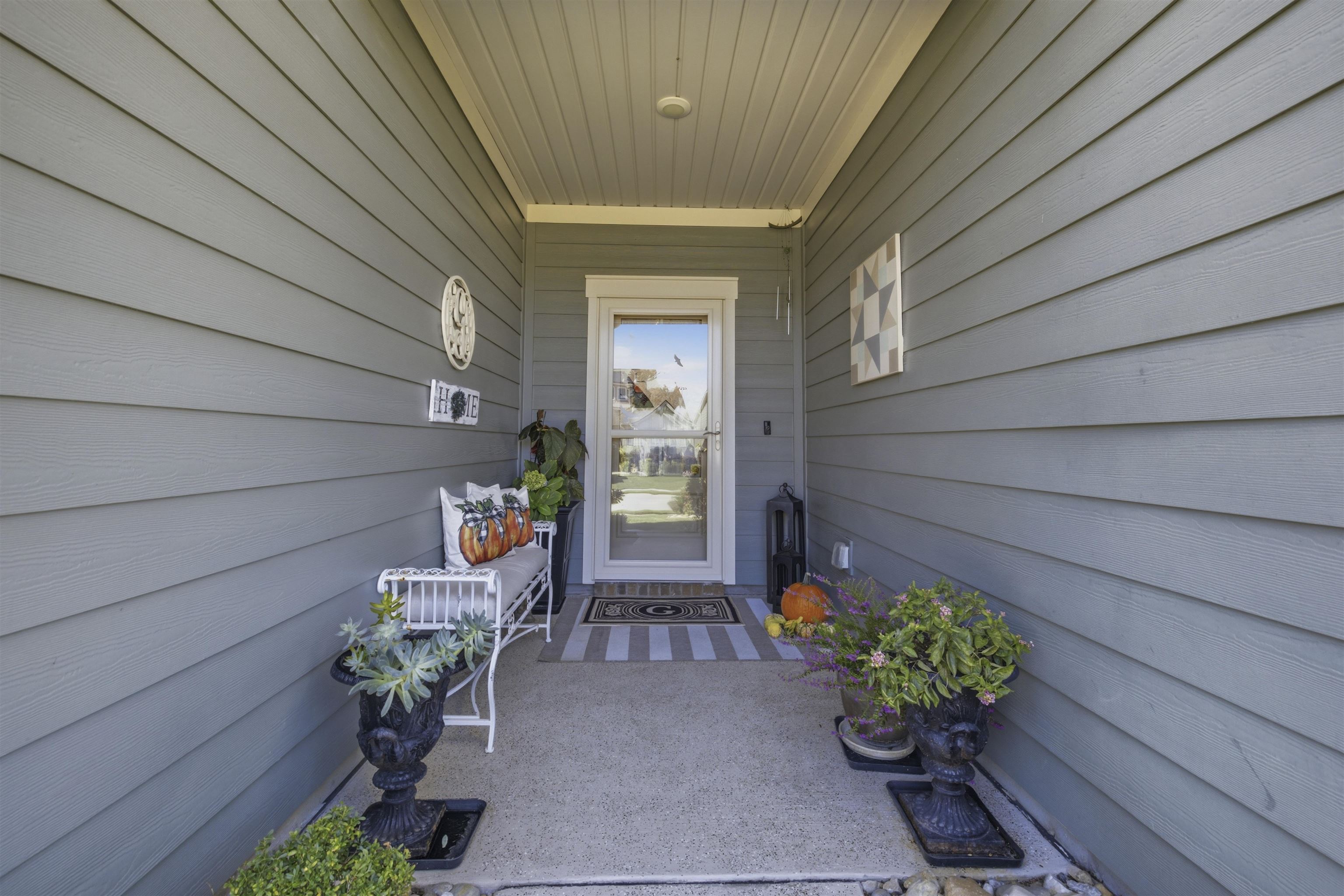 1938 Parish Way Property Photo 3
