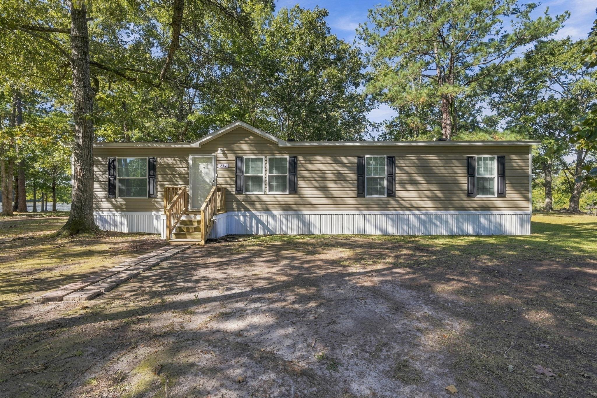 237 Williamson Lake Circle Property Photo 1