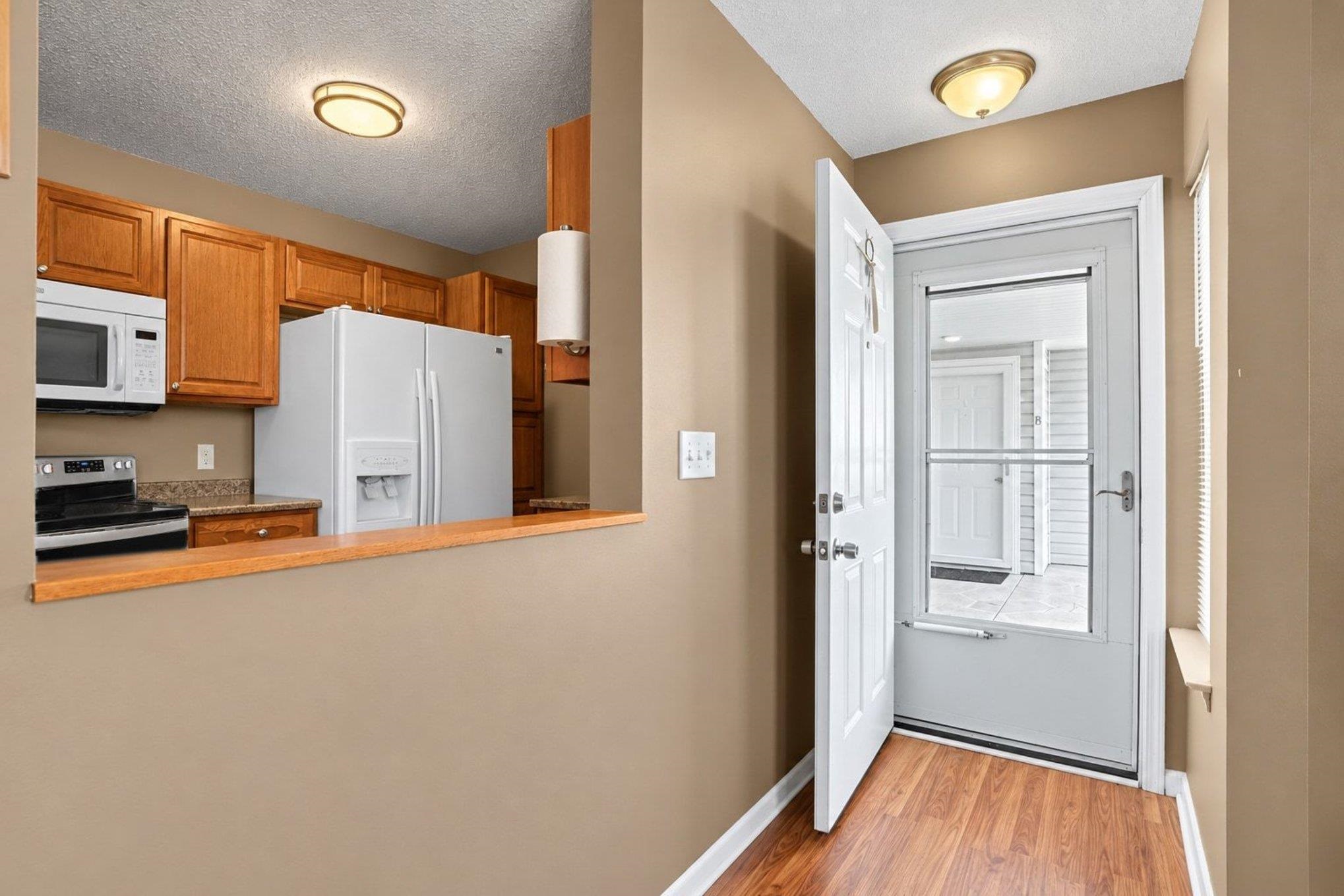 2276 Essex Dr. Property Photo 3