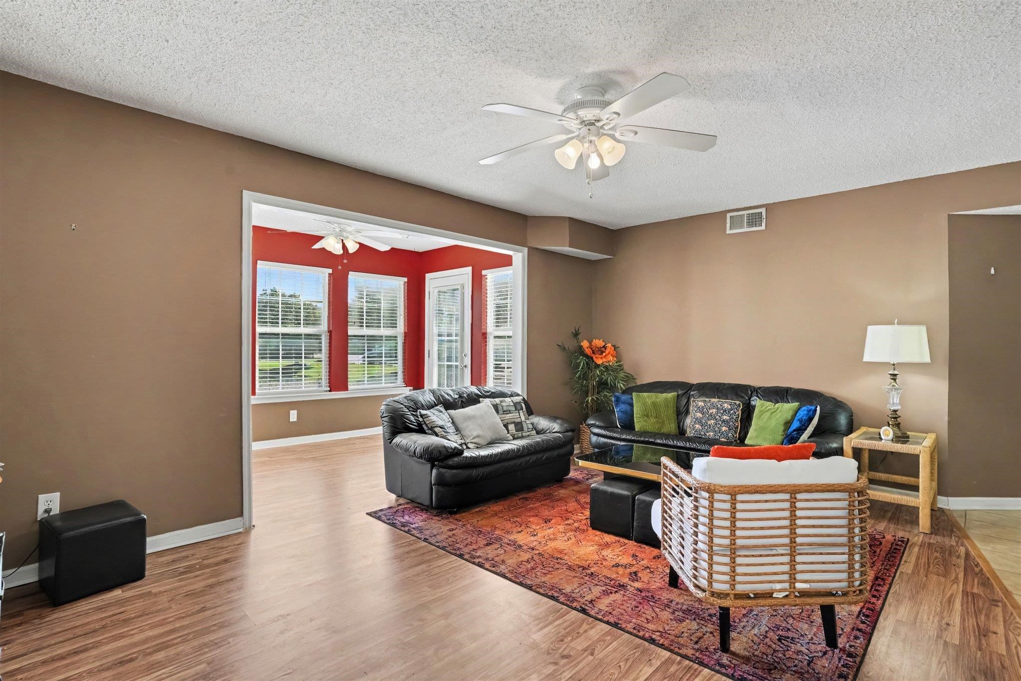 2276 Essex Dr. Property Photo 4