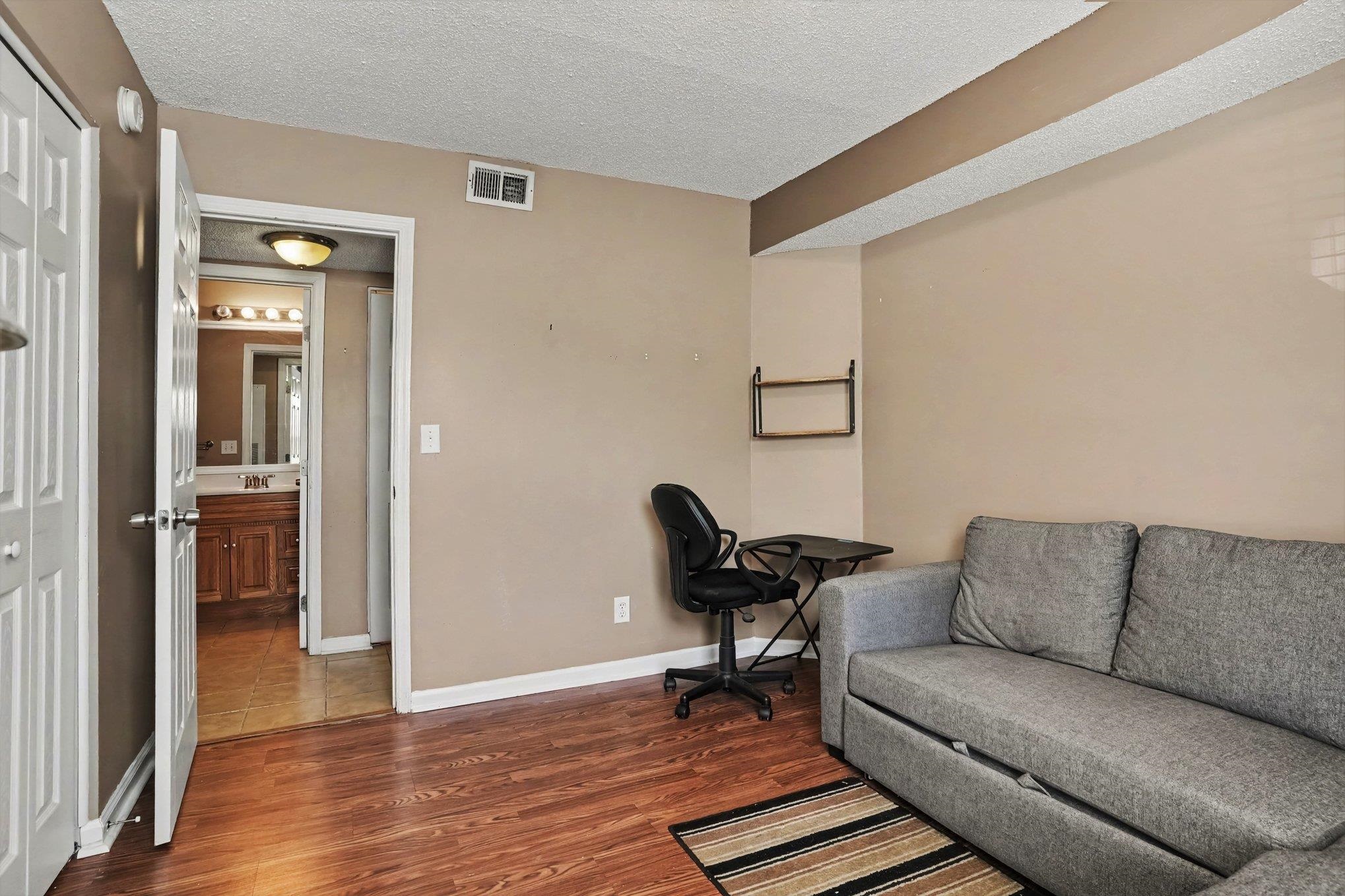 2276 Essex Dr. Property Photo 16