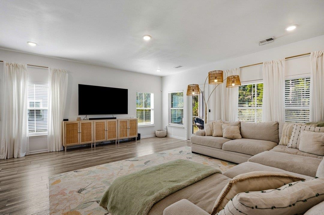 2074 Santa Maria St. Property Photo 10