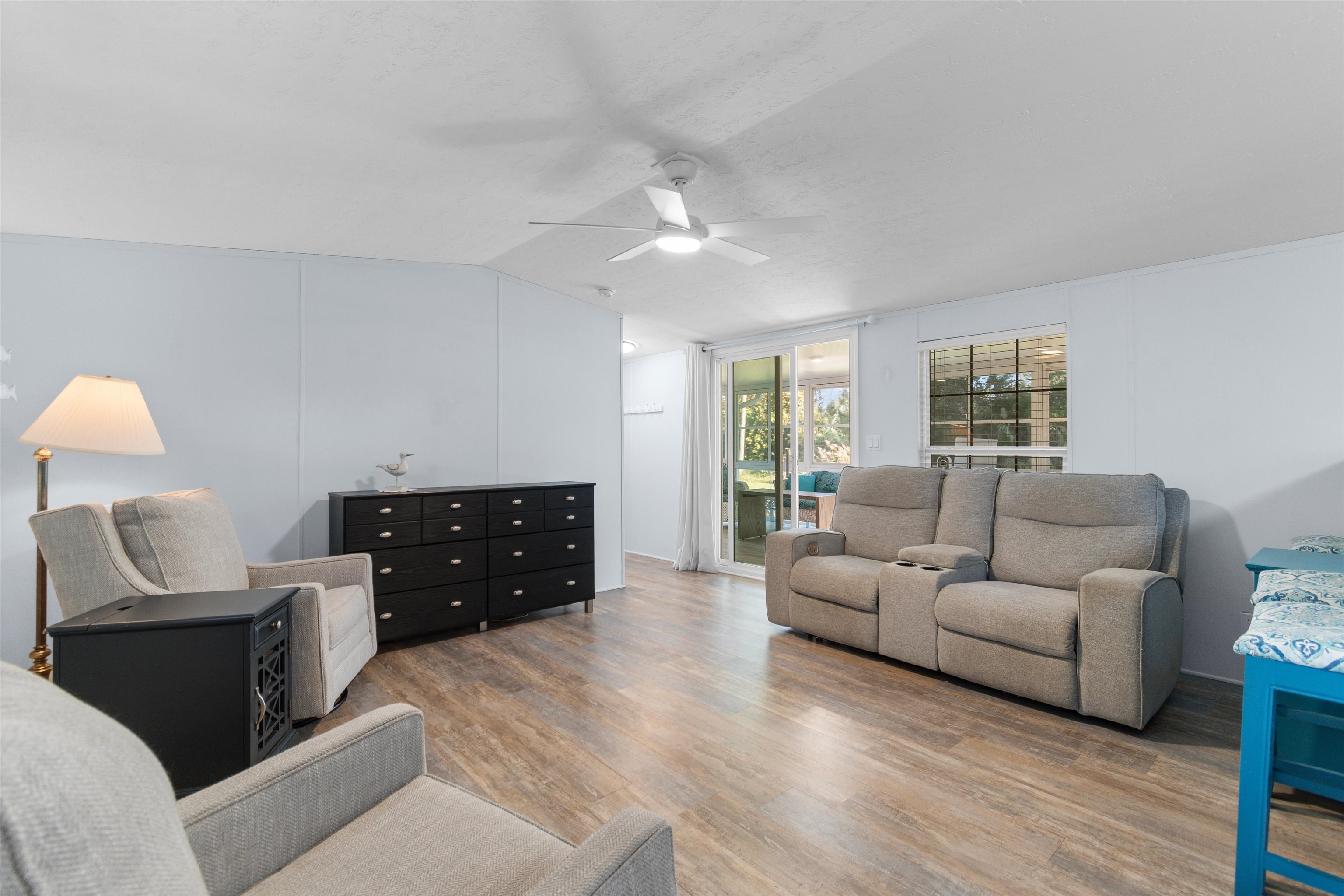 1523 Beacon Ave. Property Photo 10