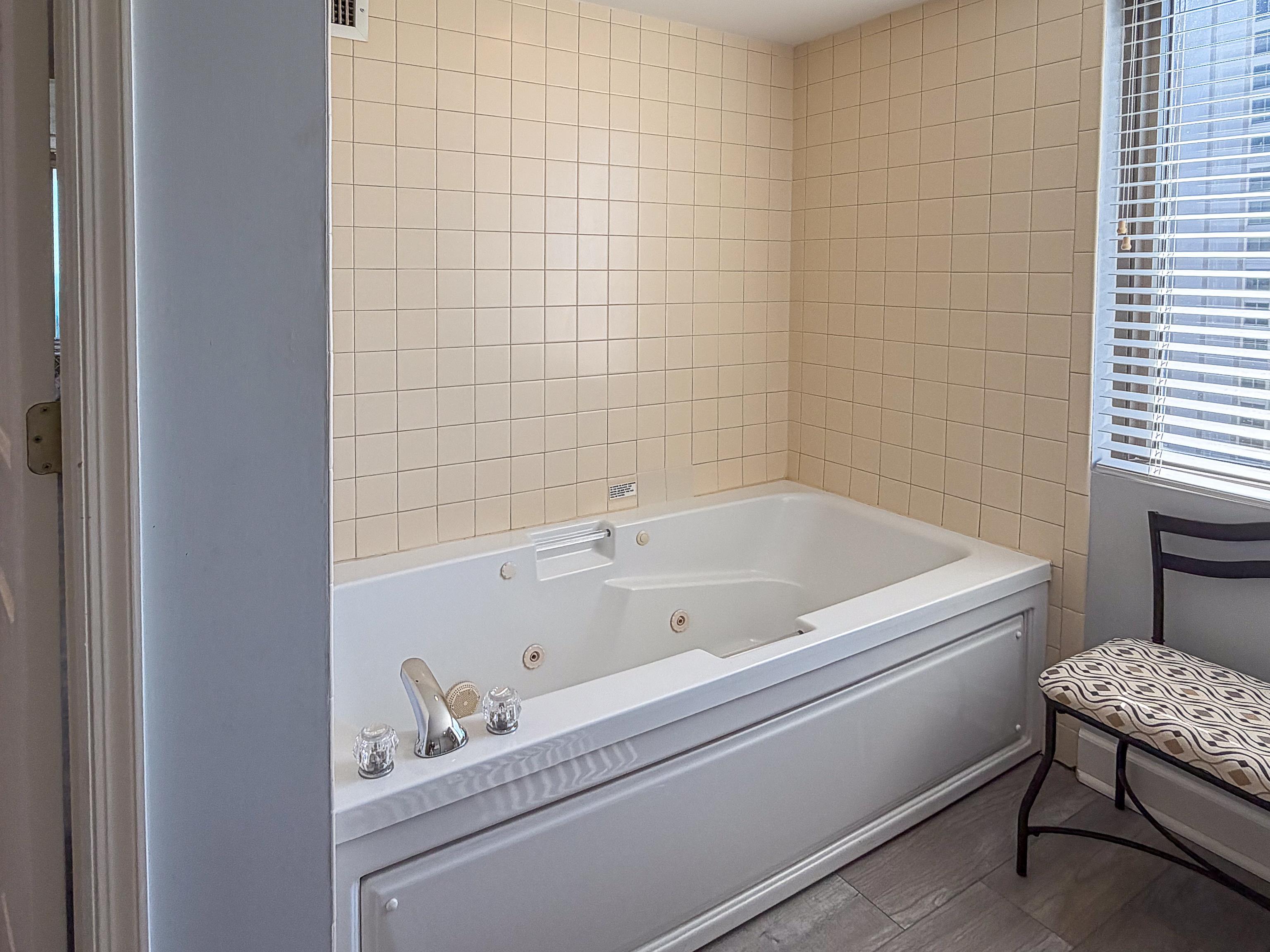 8560 Queensway Blvd. Property Photo 26