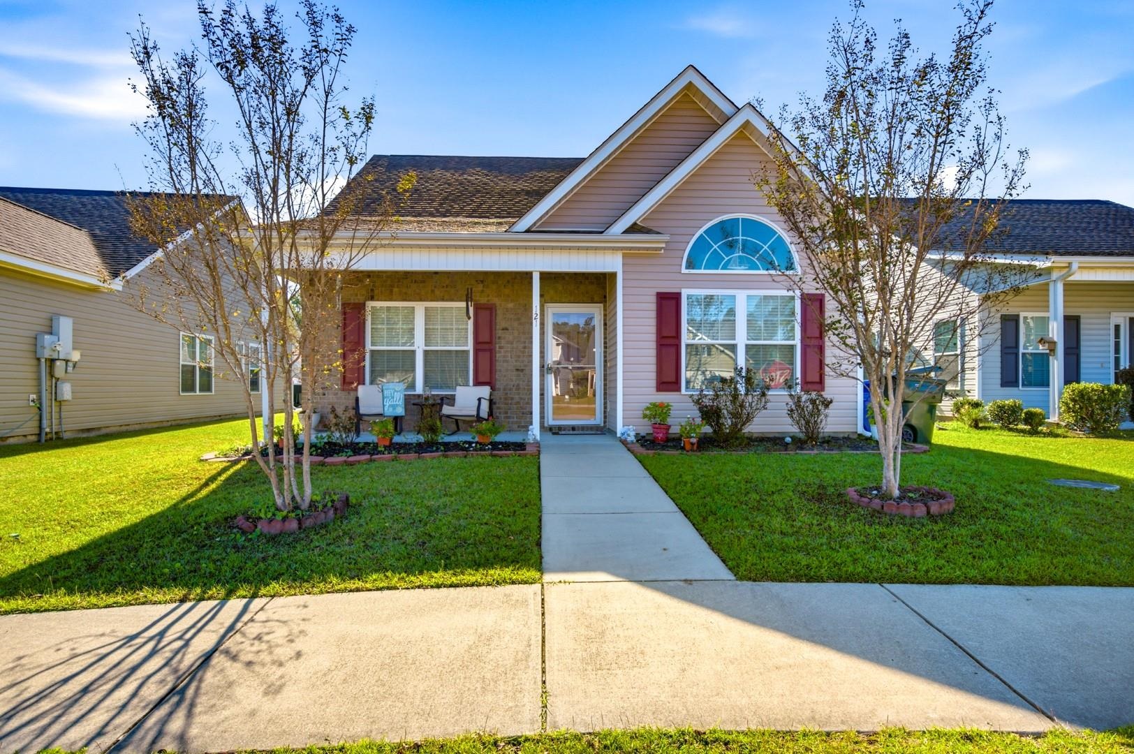 121 Orleans Ct. Property Photo 1
